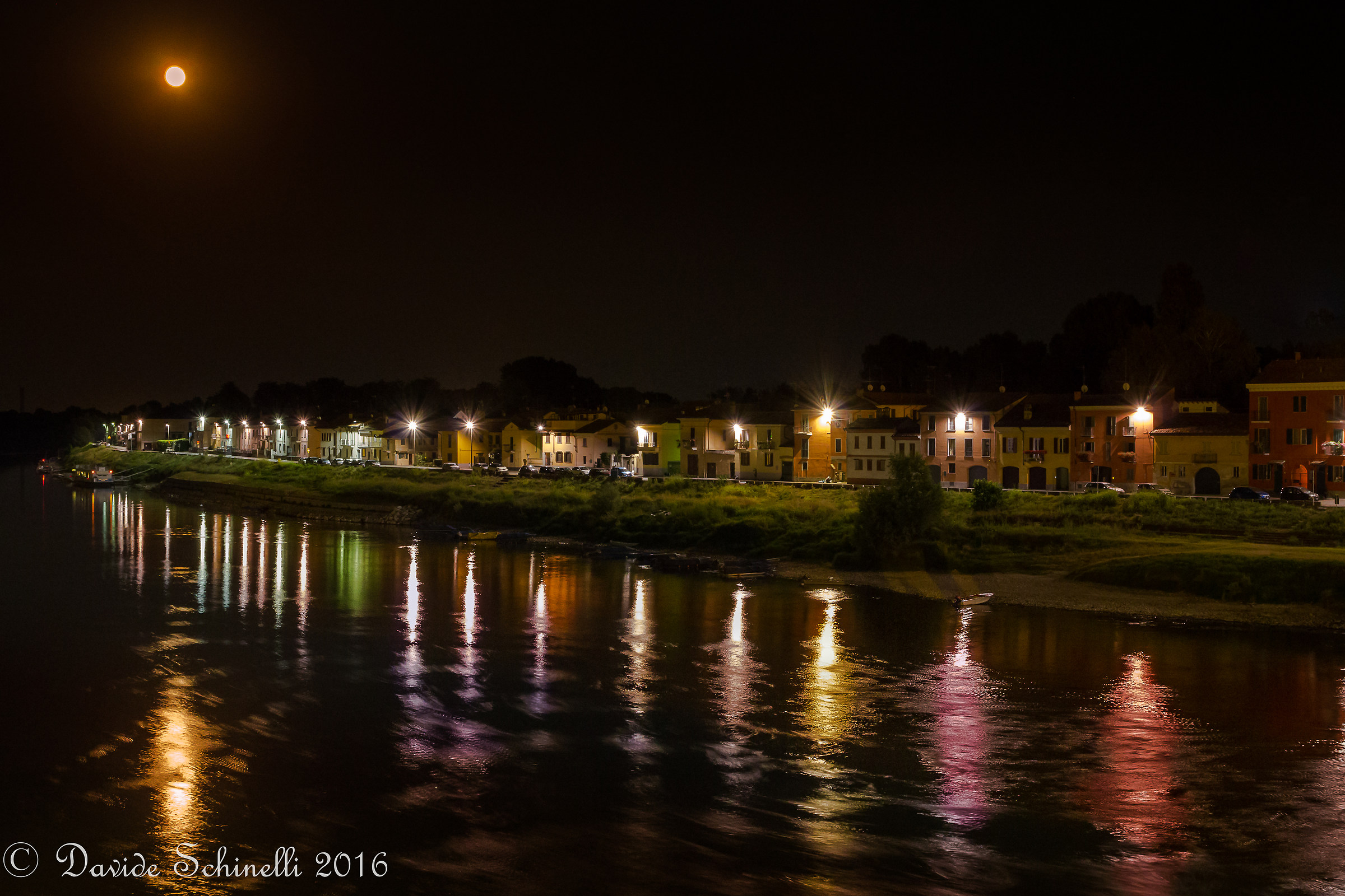 Full moon in Borgo Ticino (pv)