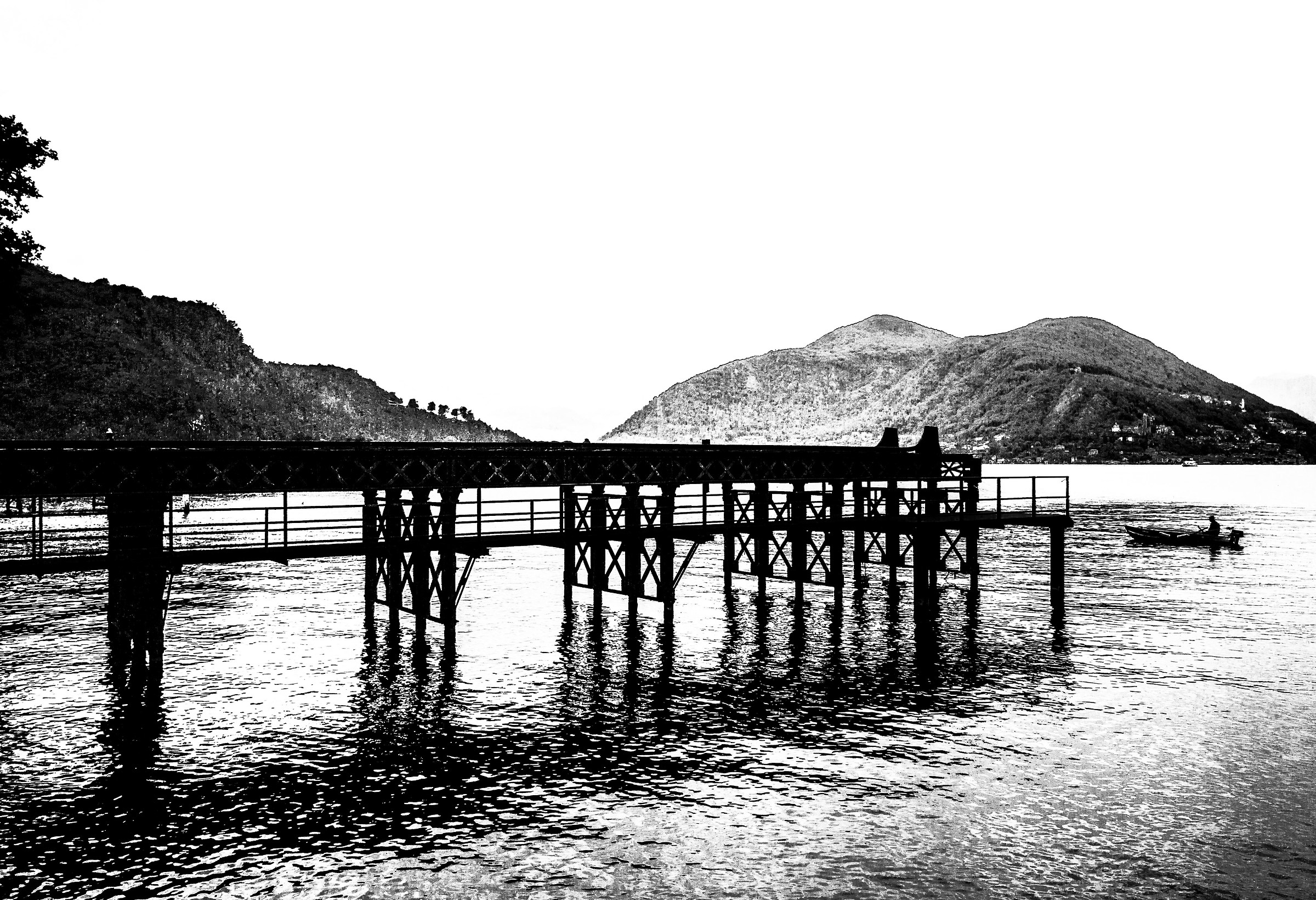 Pontile bianco e nero