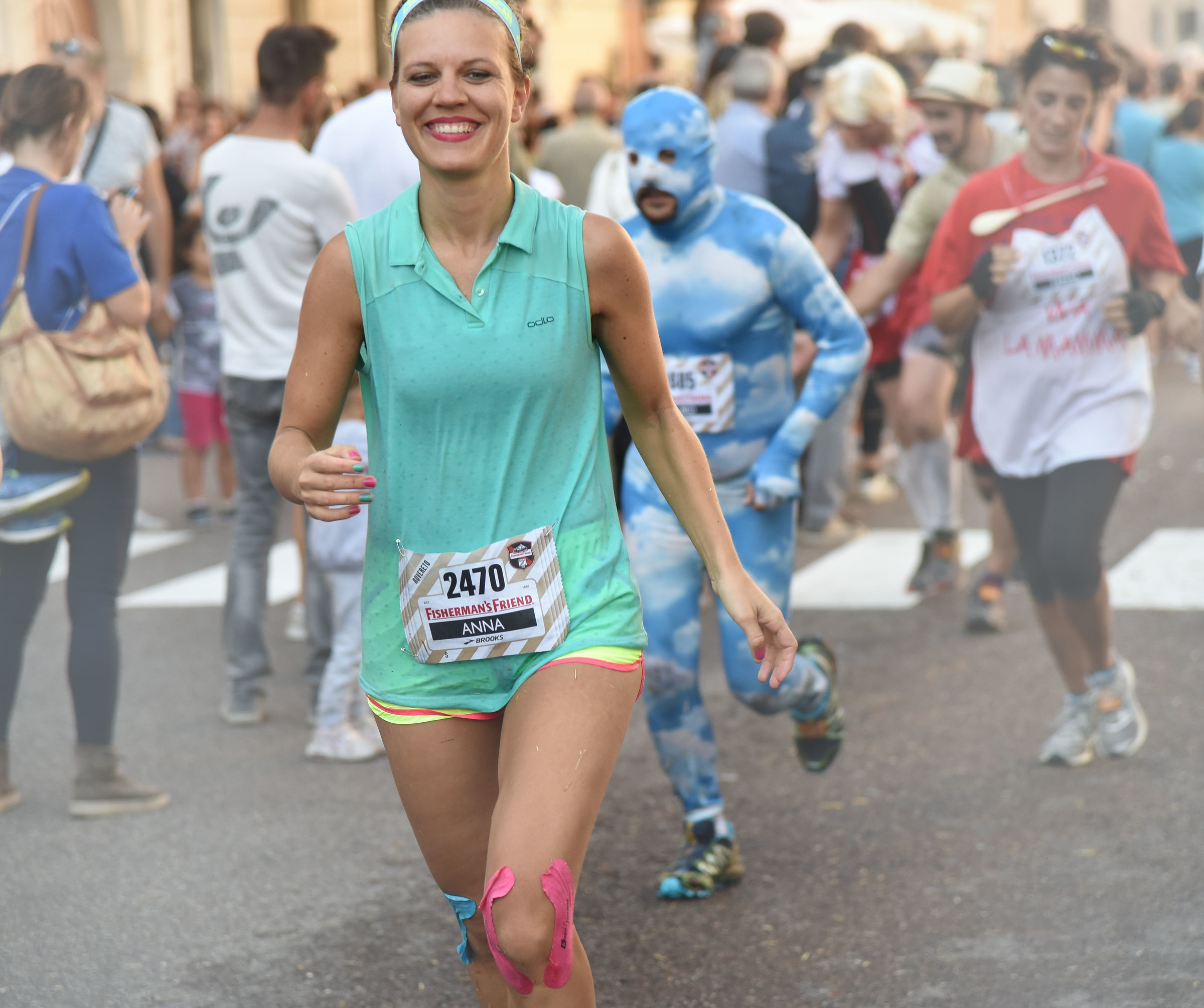 di corsa ma col sorriso