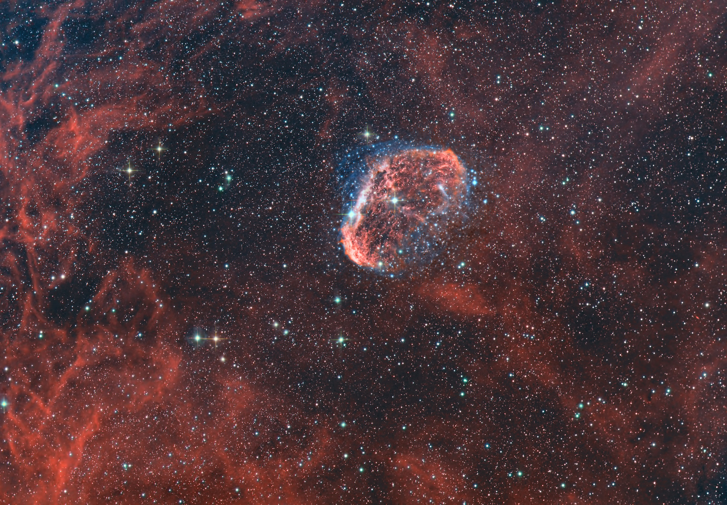 Crescent Nebula - Nuova Elaborazione