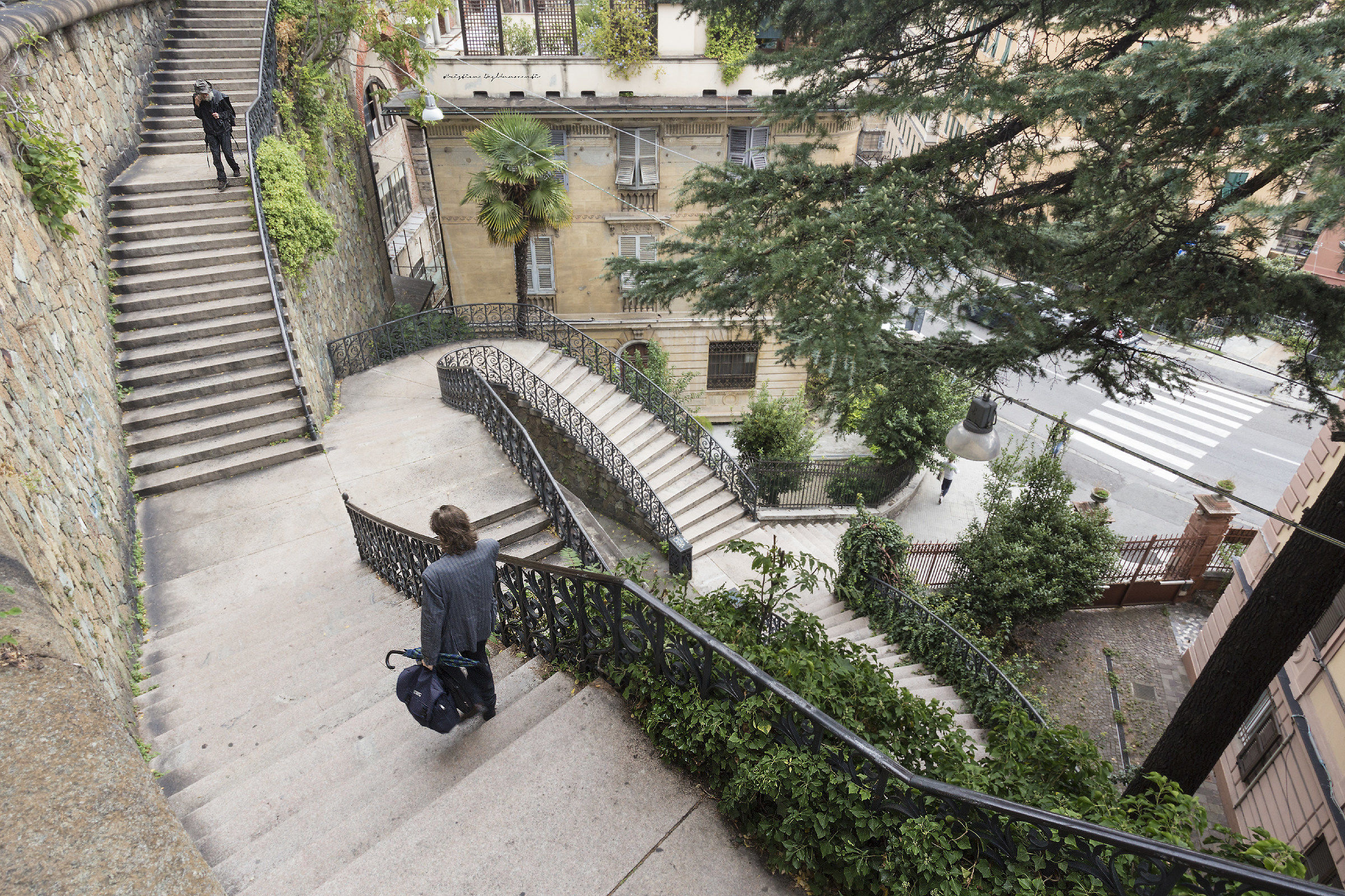 Traiettorie, L'uomo d'affari ed il suo opposto.