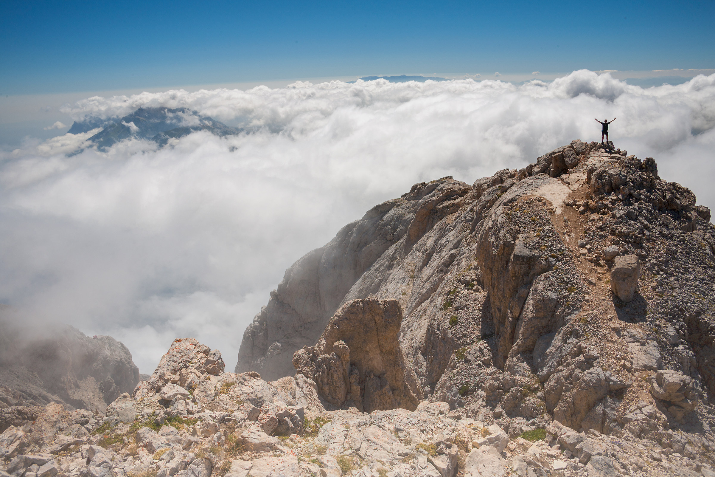 Reach the largest peakCorno, Gran Sasso