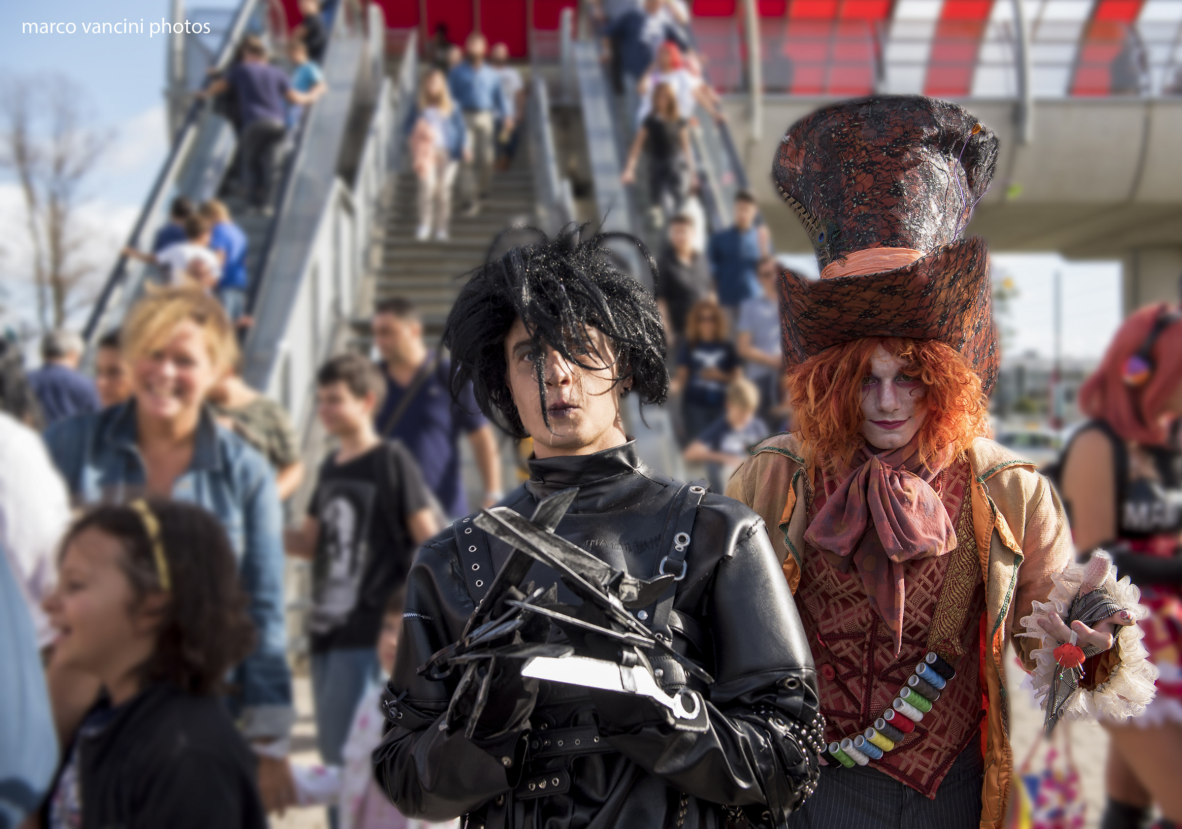 Edward mani di forbici e il cappellaio matto