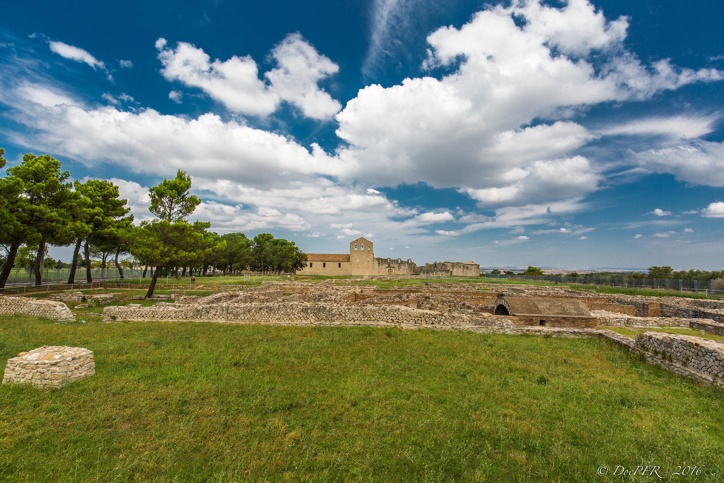 Venosa - Abbazia della Trinità