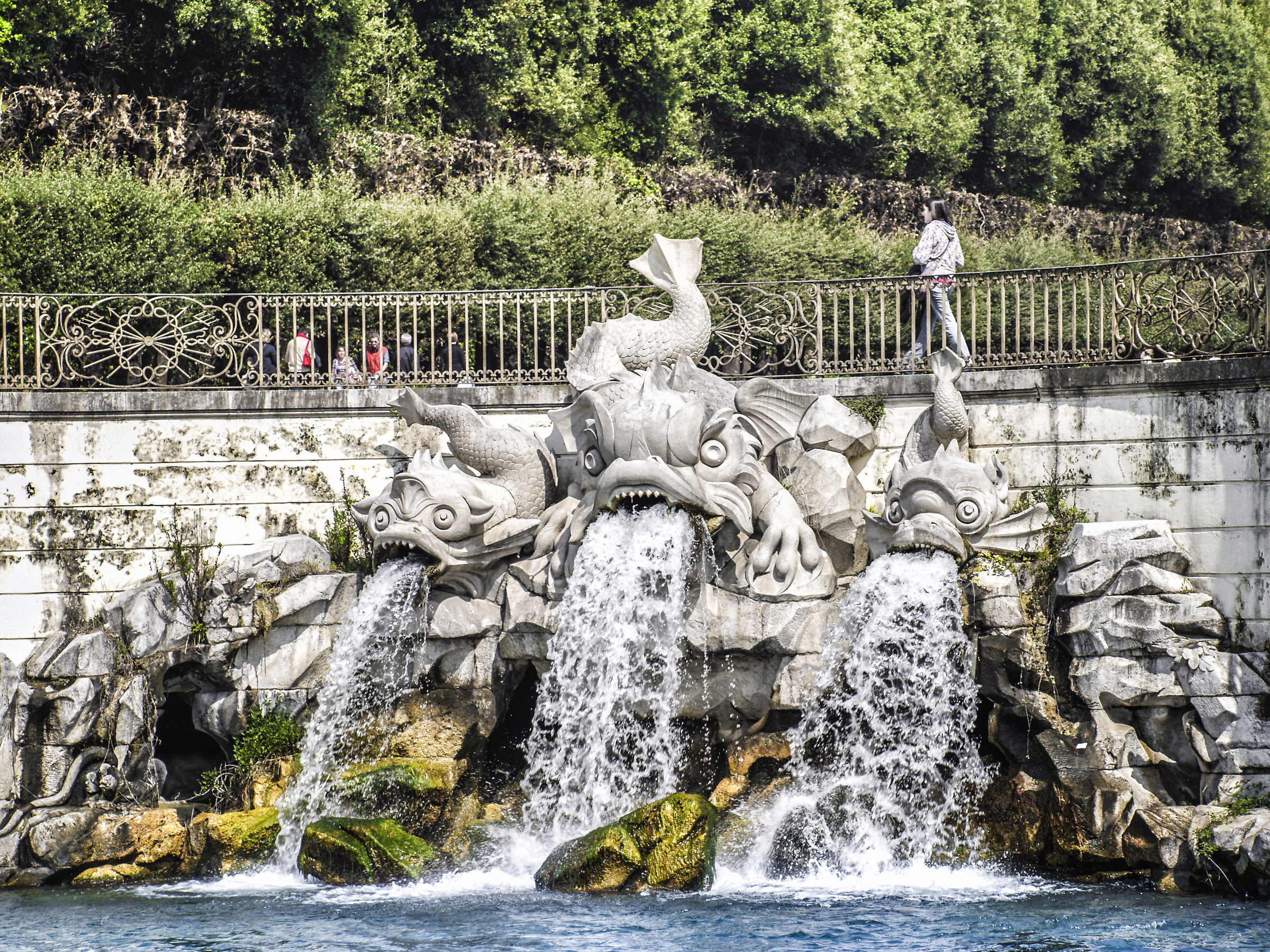 Fontana dei tre delfini