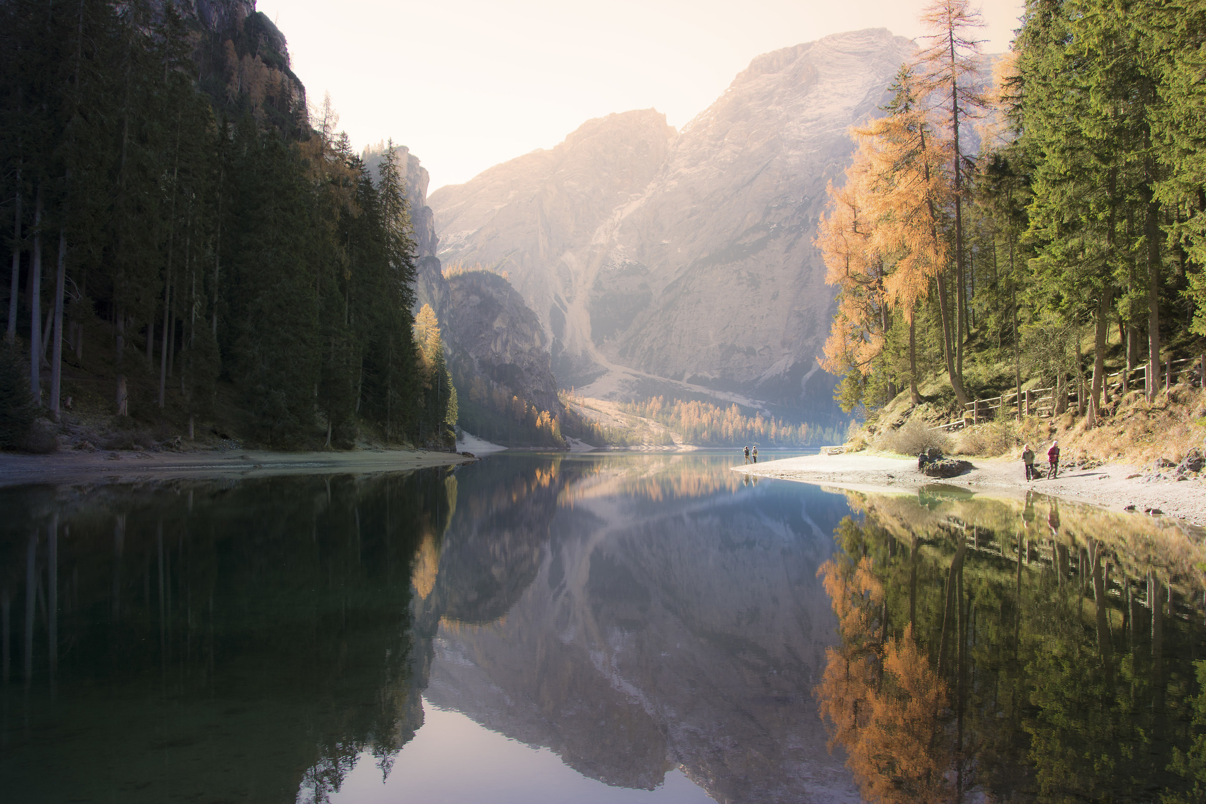 Due passi in riva al lago
