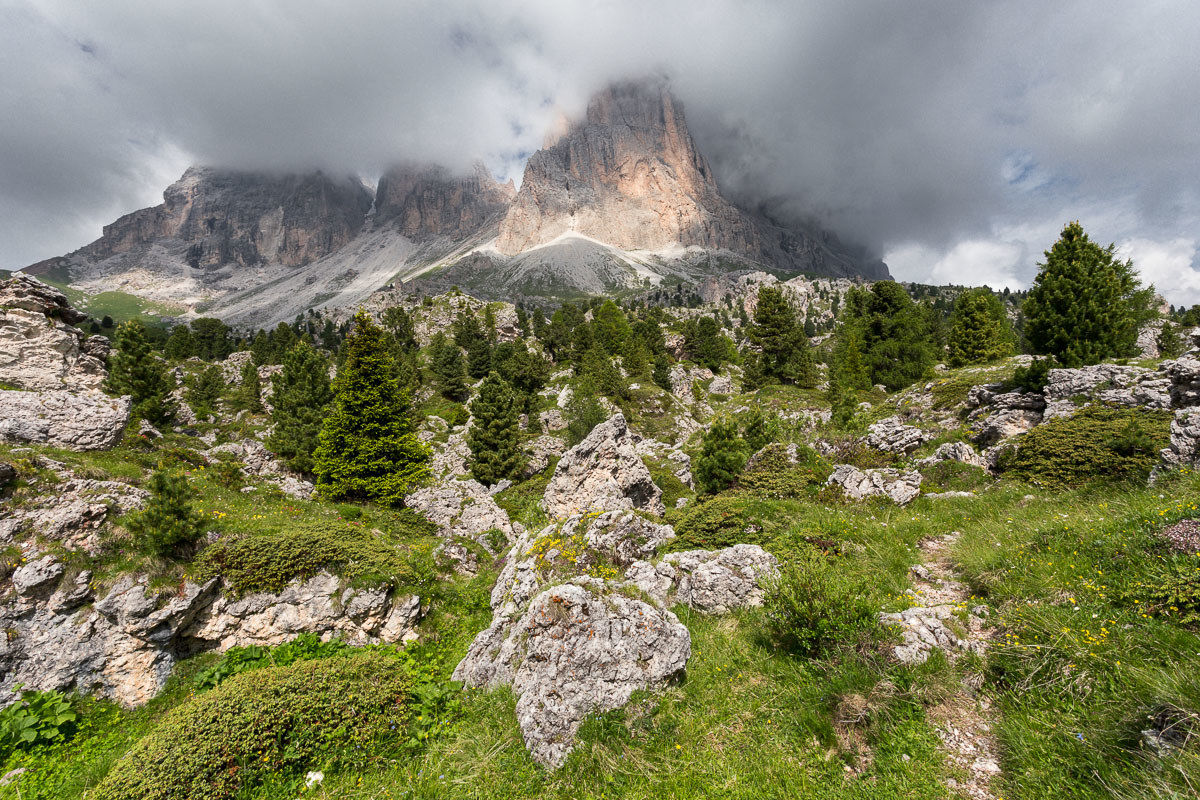 Among the rocks of the "Stone City" ...
