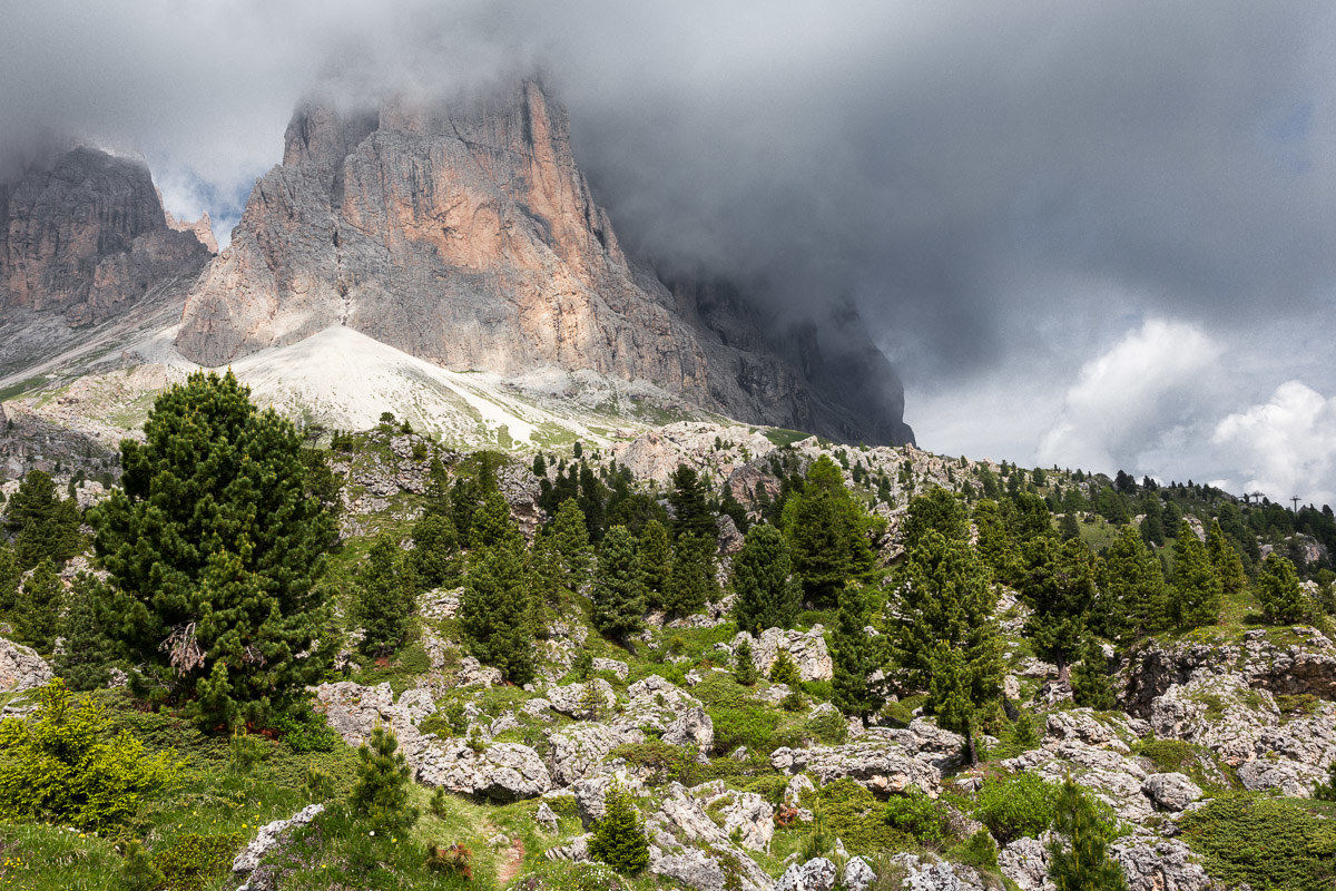 Among the rocks of the "Stone City" ...