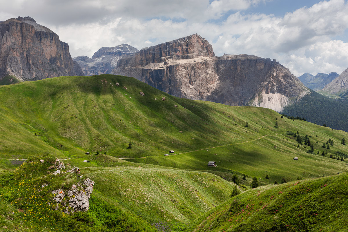 From the area of ??the Passo Sella "Pordoi" ...