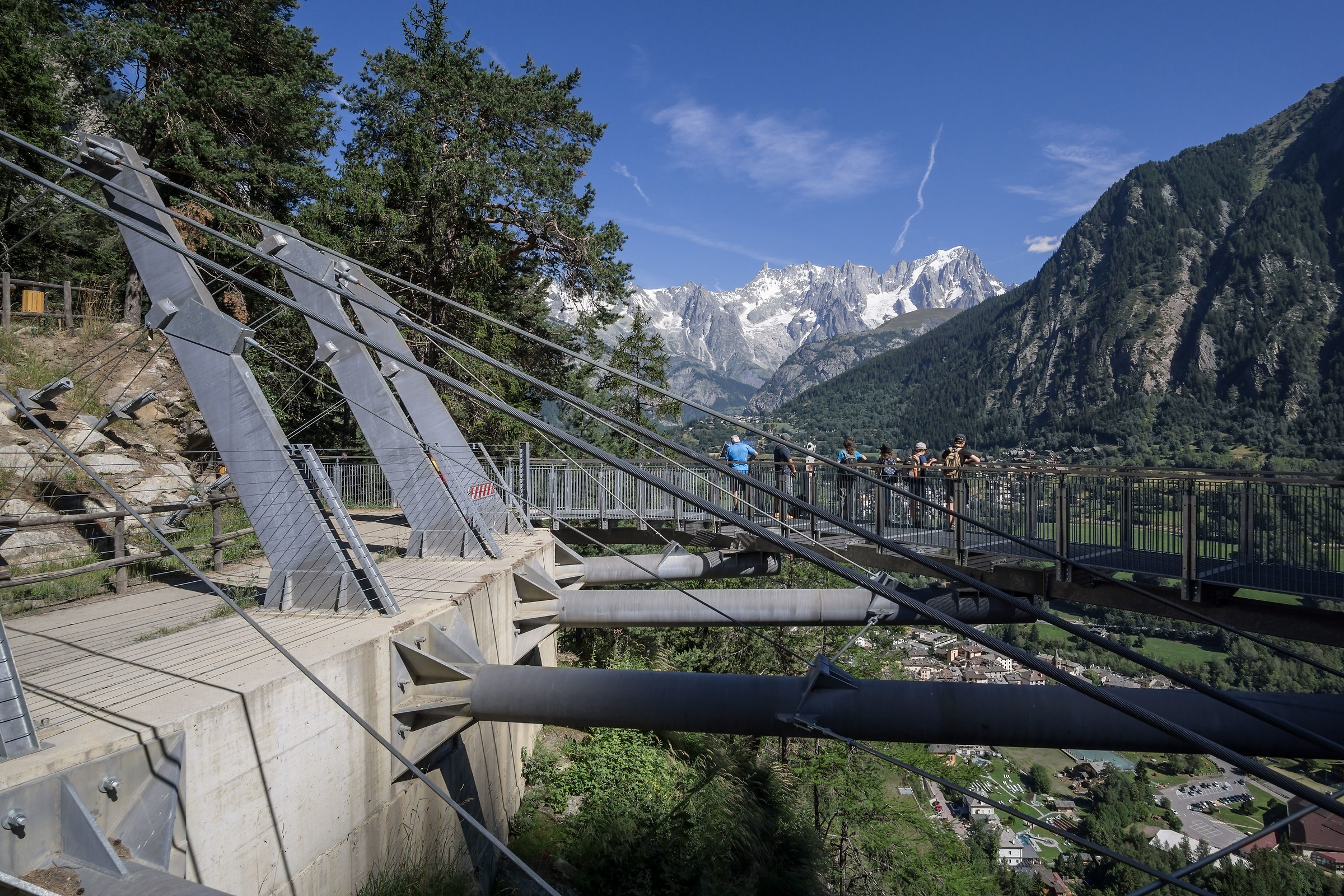 Orrido di Pre-Saint-Didier con massiccio del M.Bianco-1