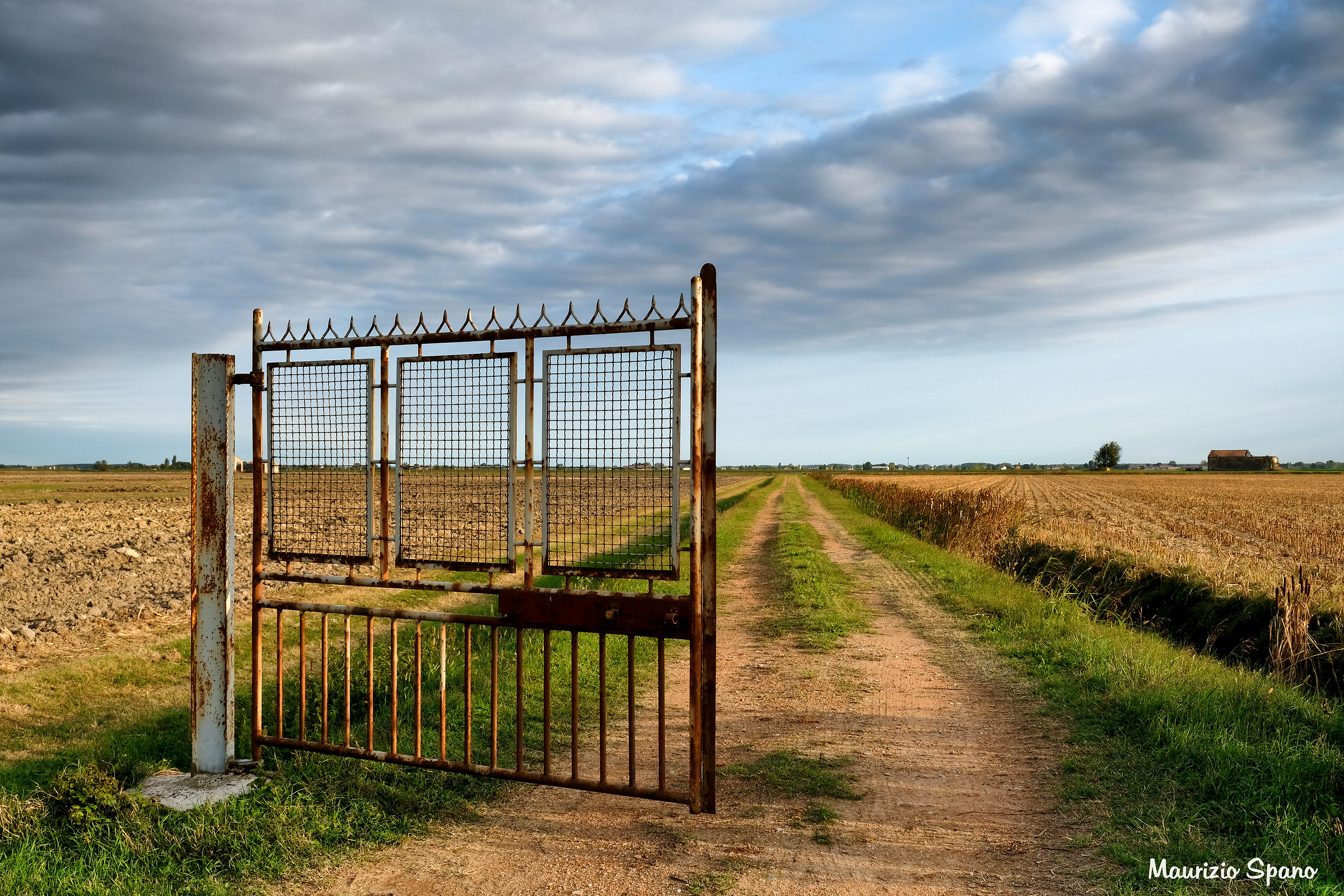 Even the gates are part of the pasesaggio ...
