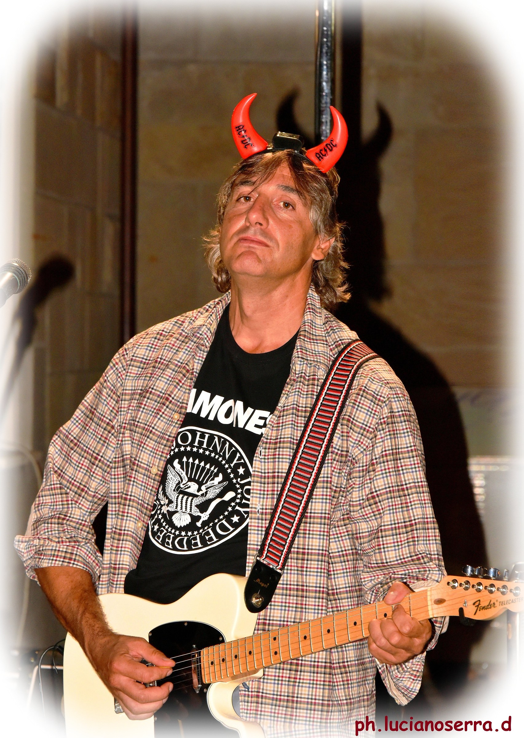 Fabrizio Carbone... Under Bridge