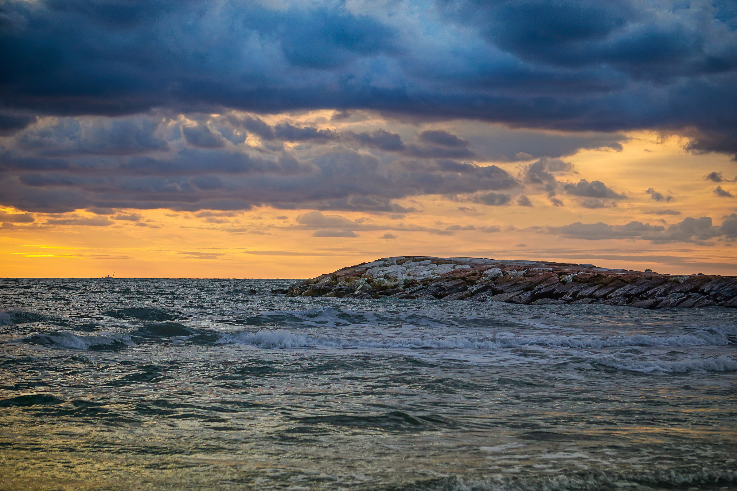 Alba at the mouth of the Adige