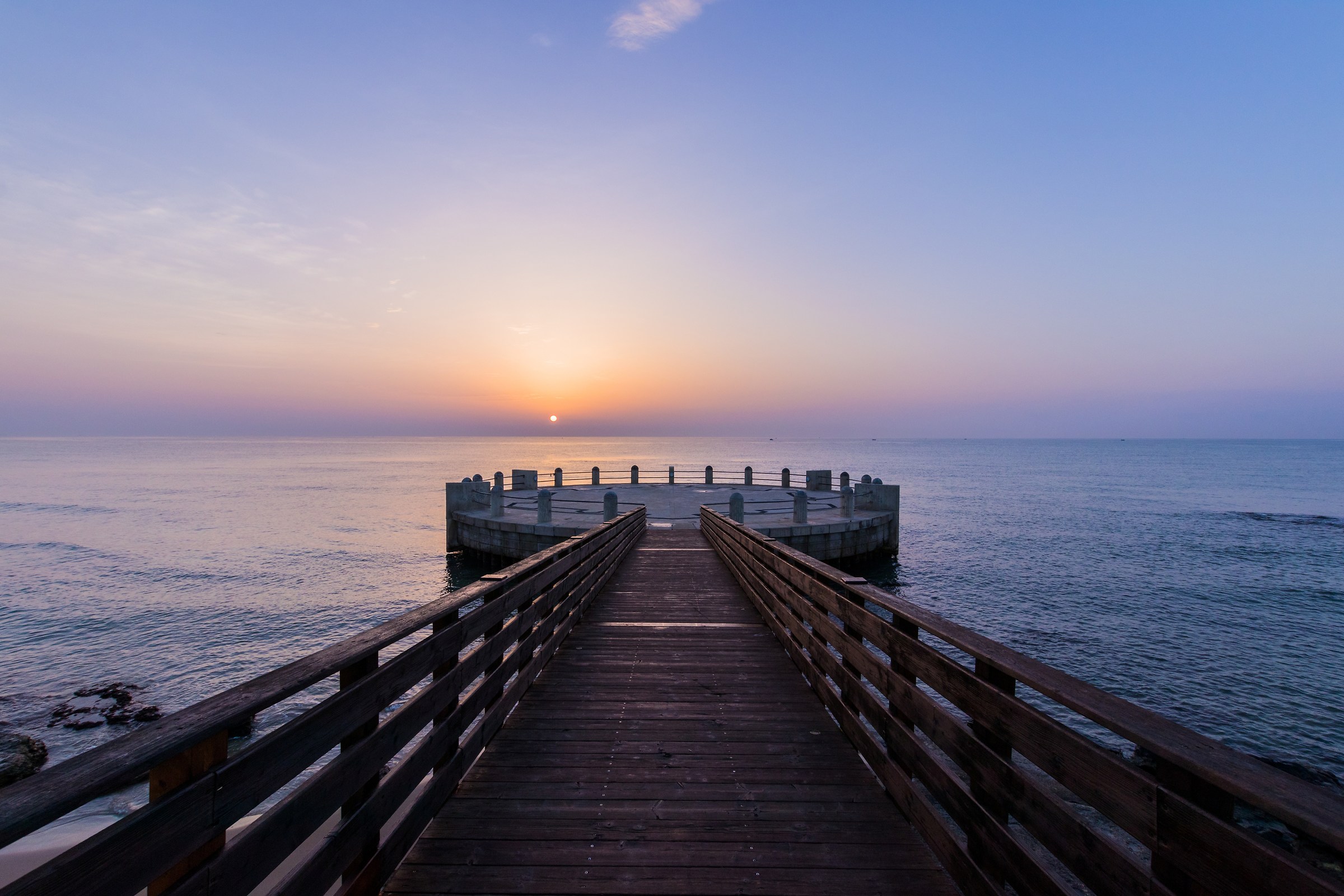 A disk volan ... floating.