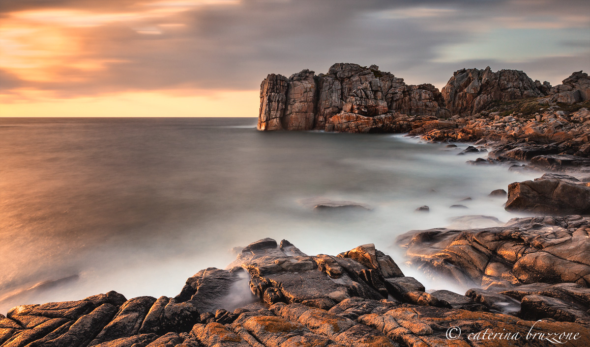 Plougrescant Gouffre, golden light.