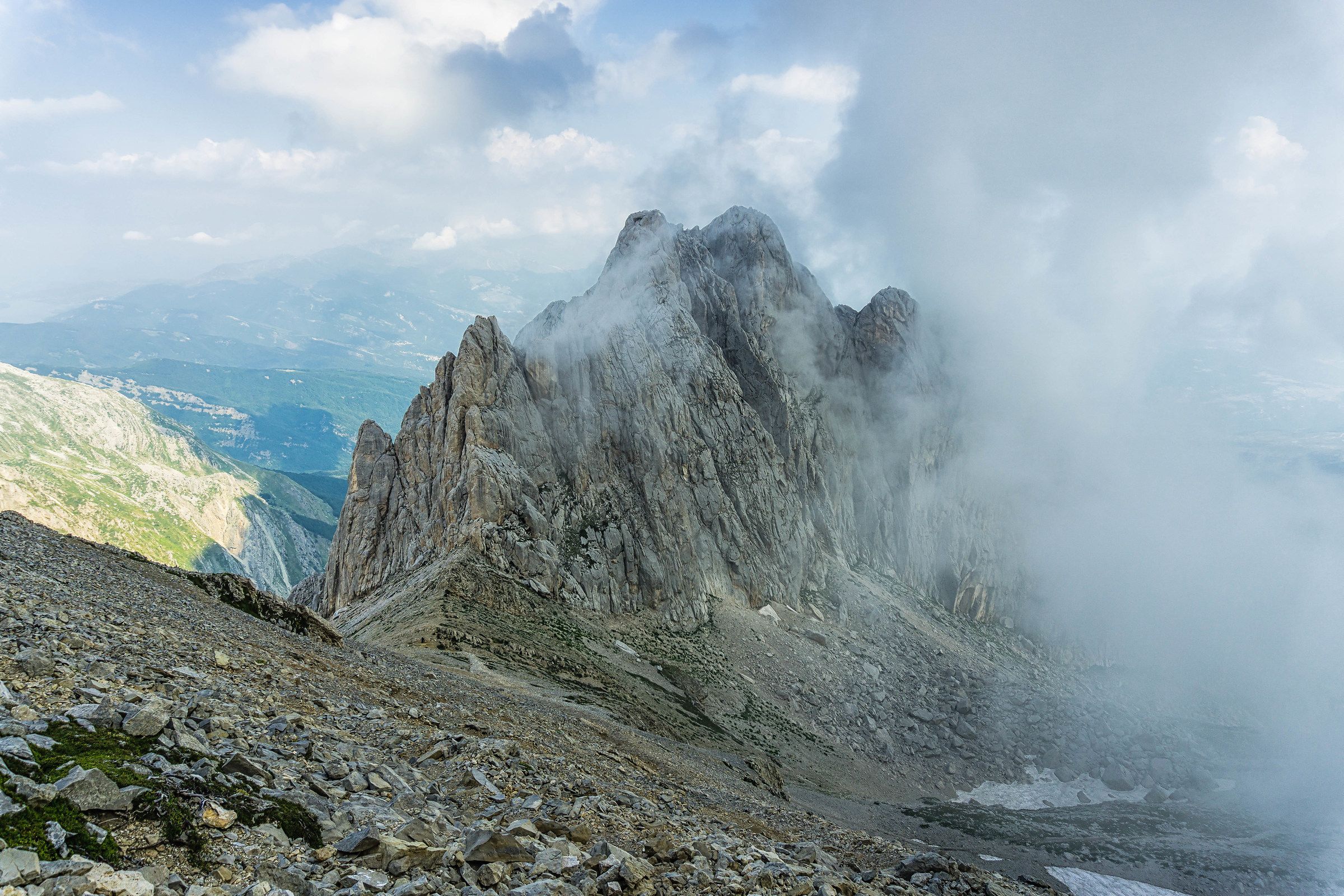 Corno Piccolo tra nubi e sole