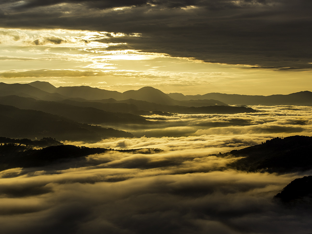 ... Golden Sunrise on Garfagnana ...