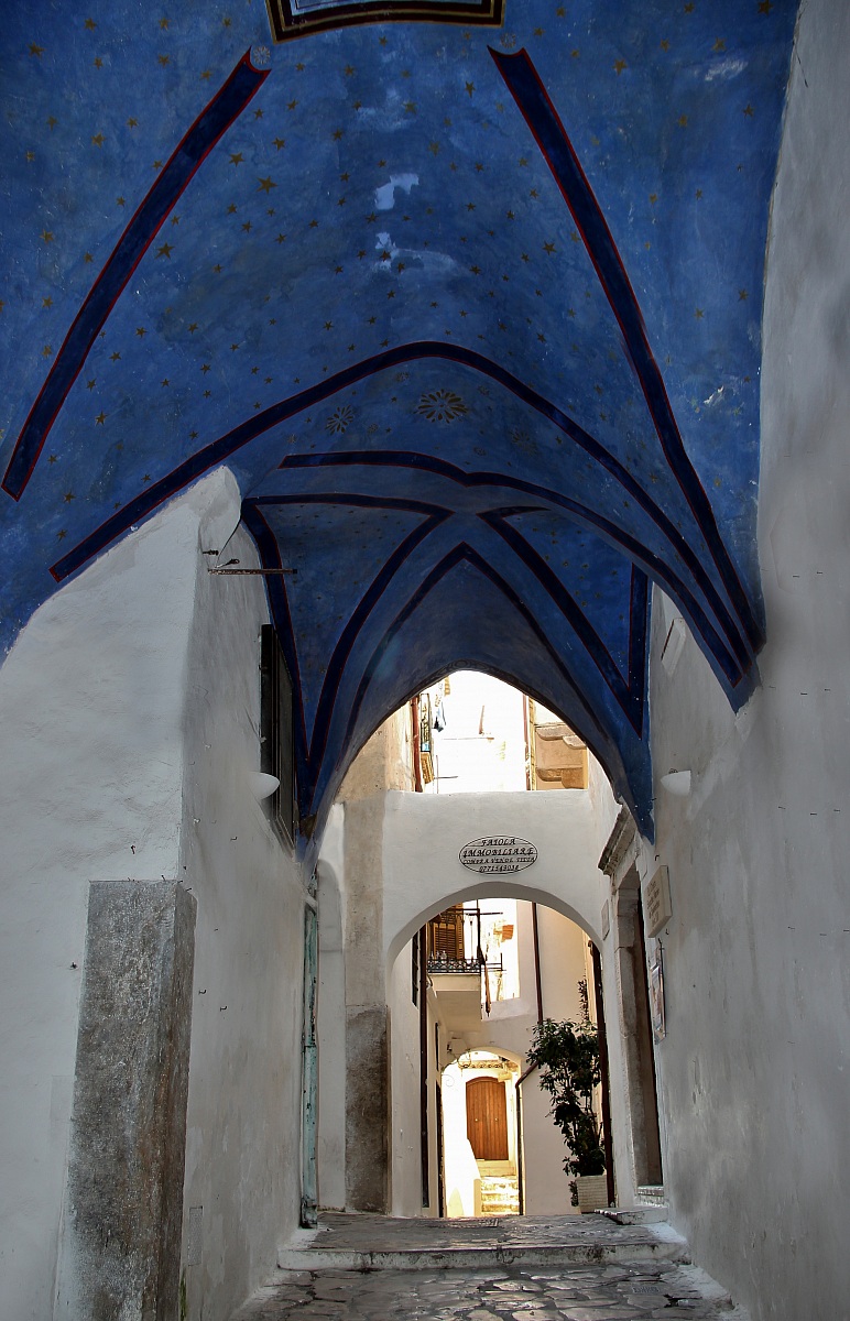 Archi e volte policromi (Sperlonga-LT)