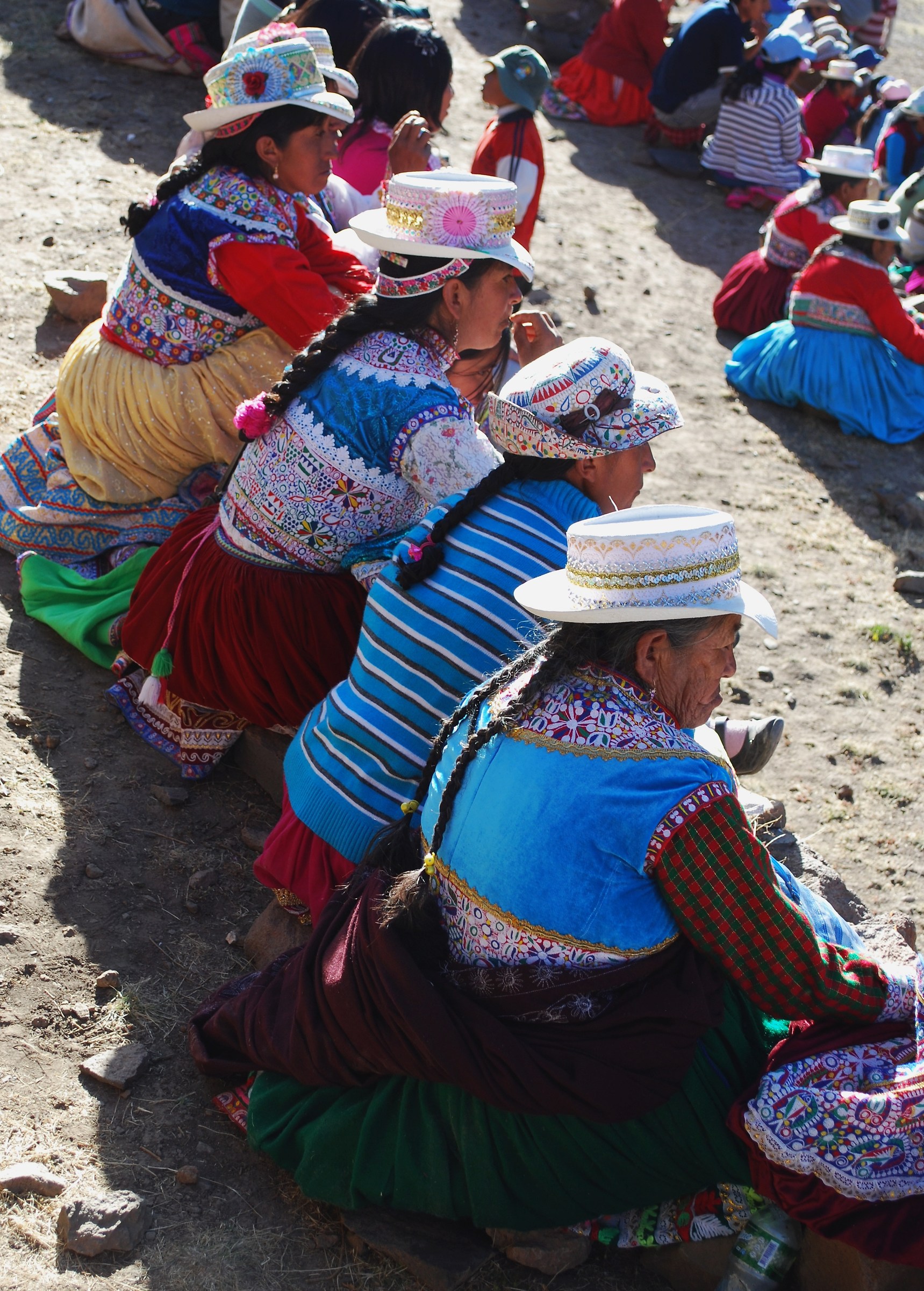 Peru / Chivay, viewers of bullfighting