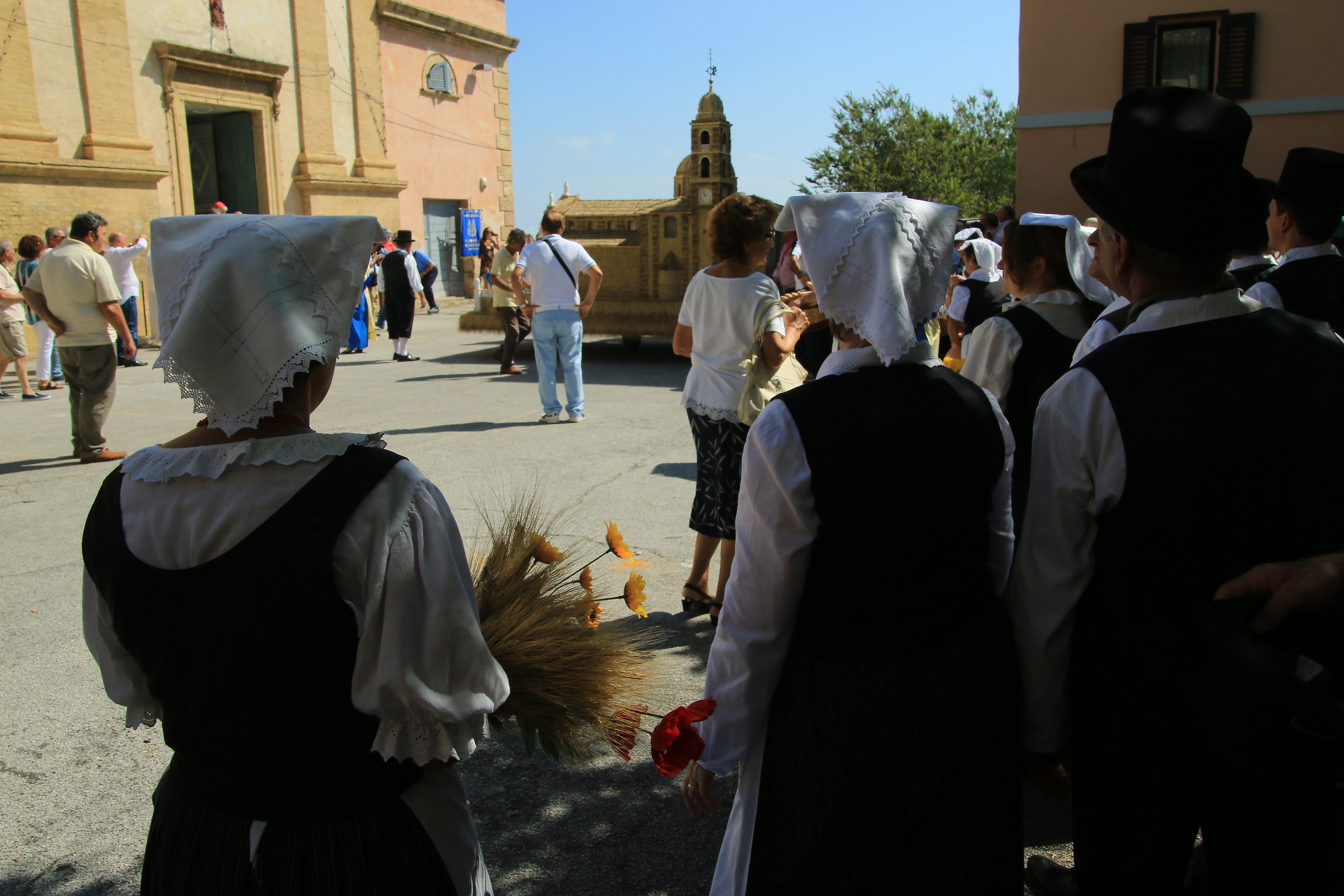 Contadini ringraziano per il raccolto - festa del Covo