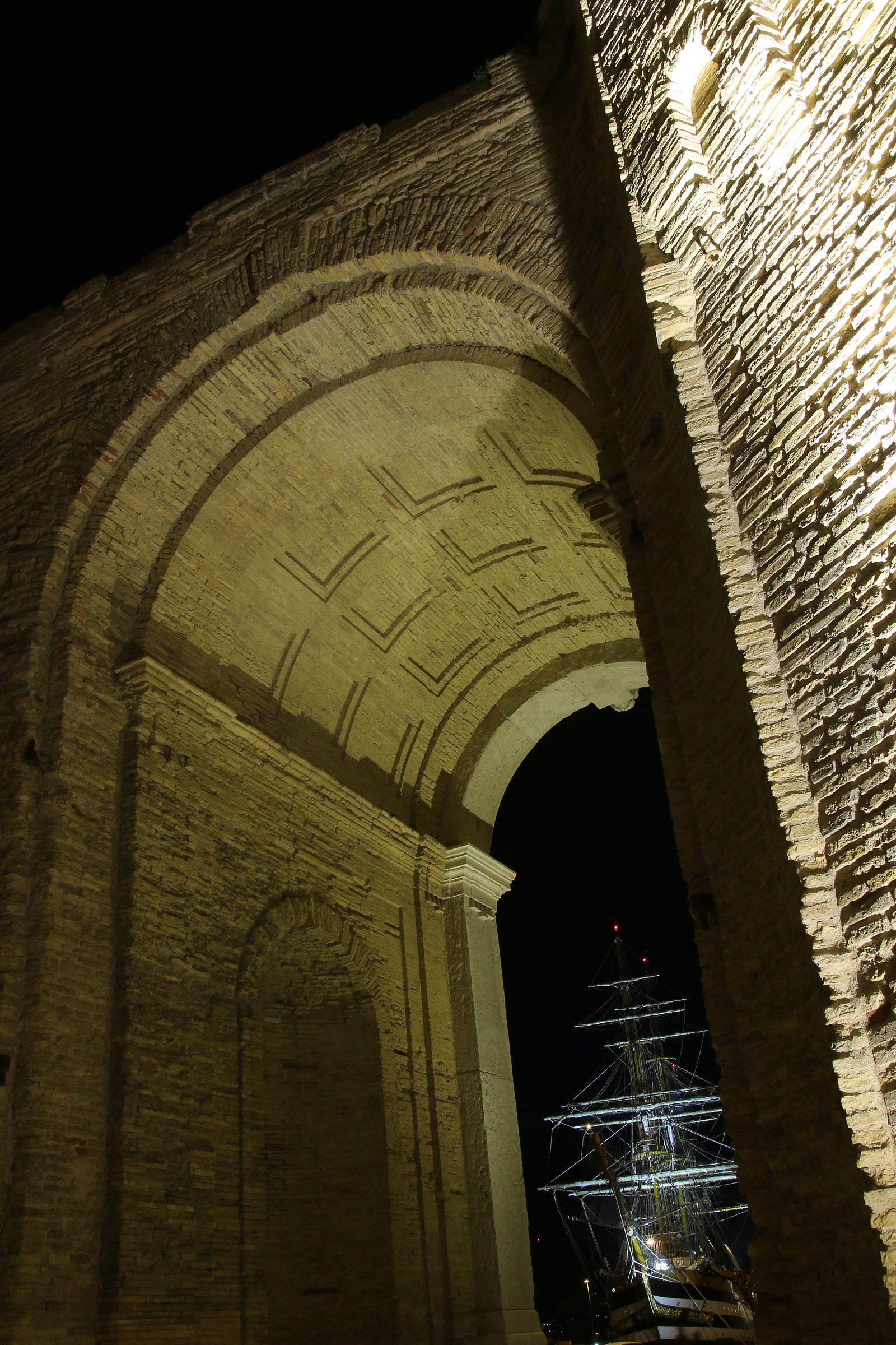 Amerigo Vespucci attraversa l'Arco