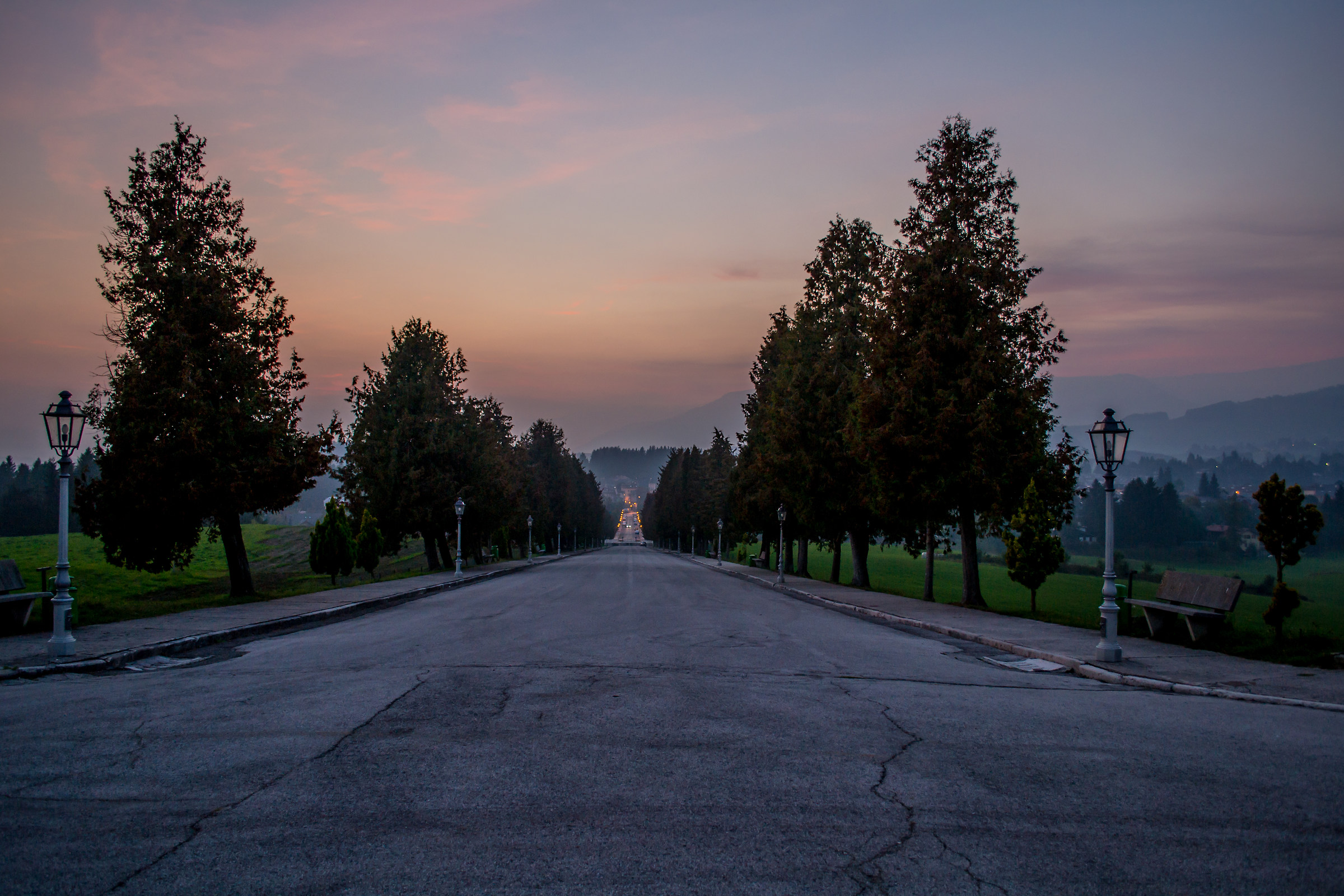Vista del viale del Santuario di Asiago