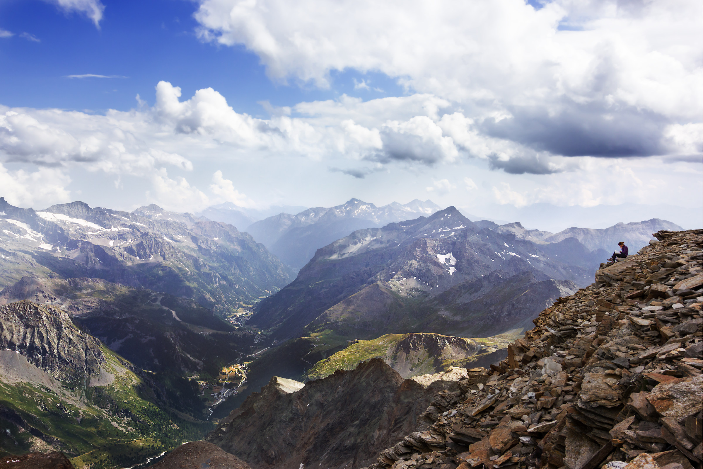 Like a star in the Universe