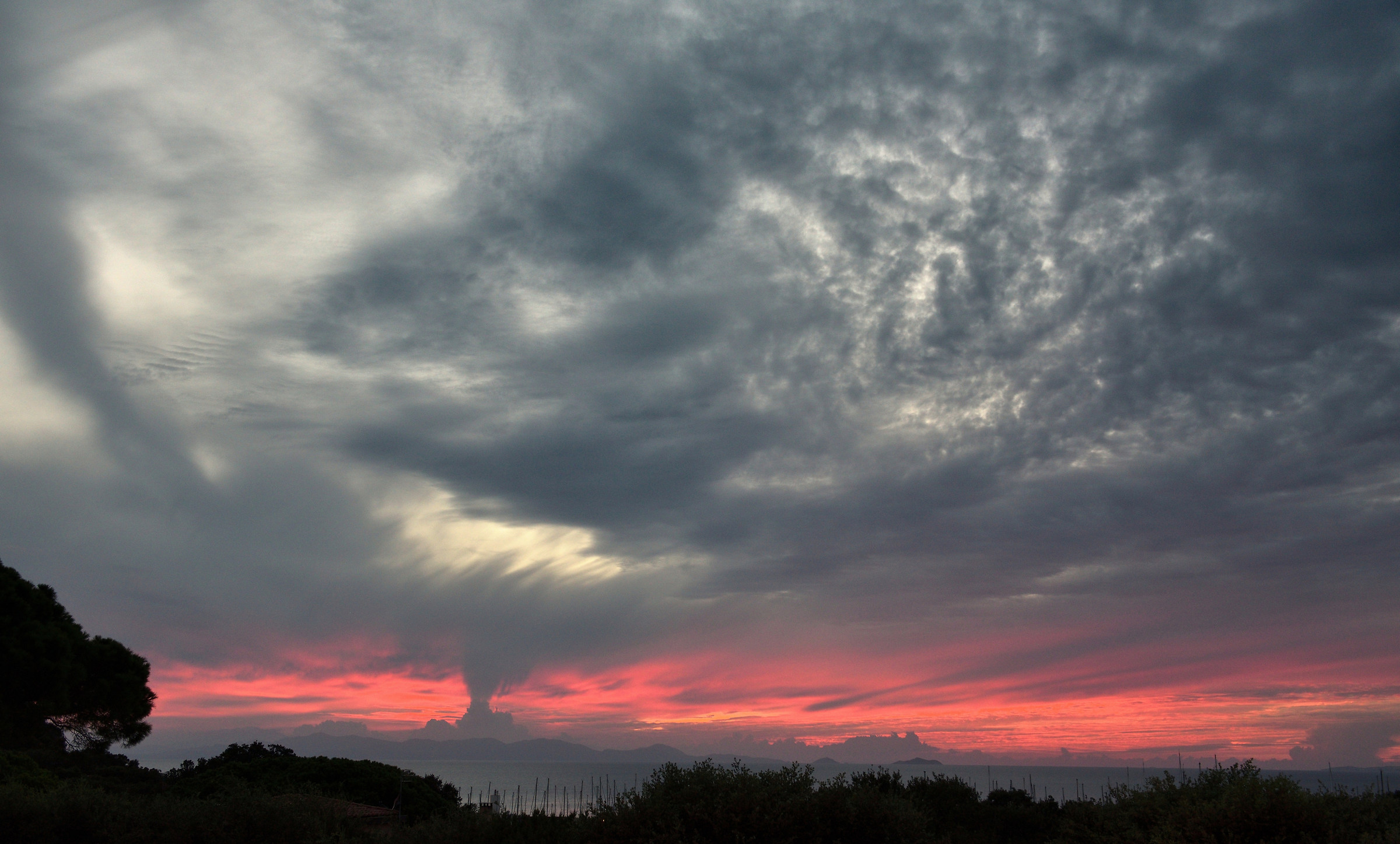 Un cielo inquietante sopra l'Elba