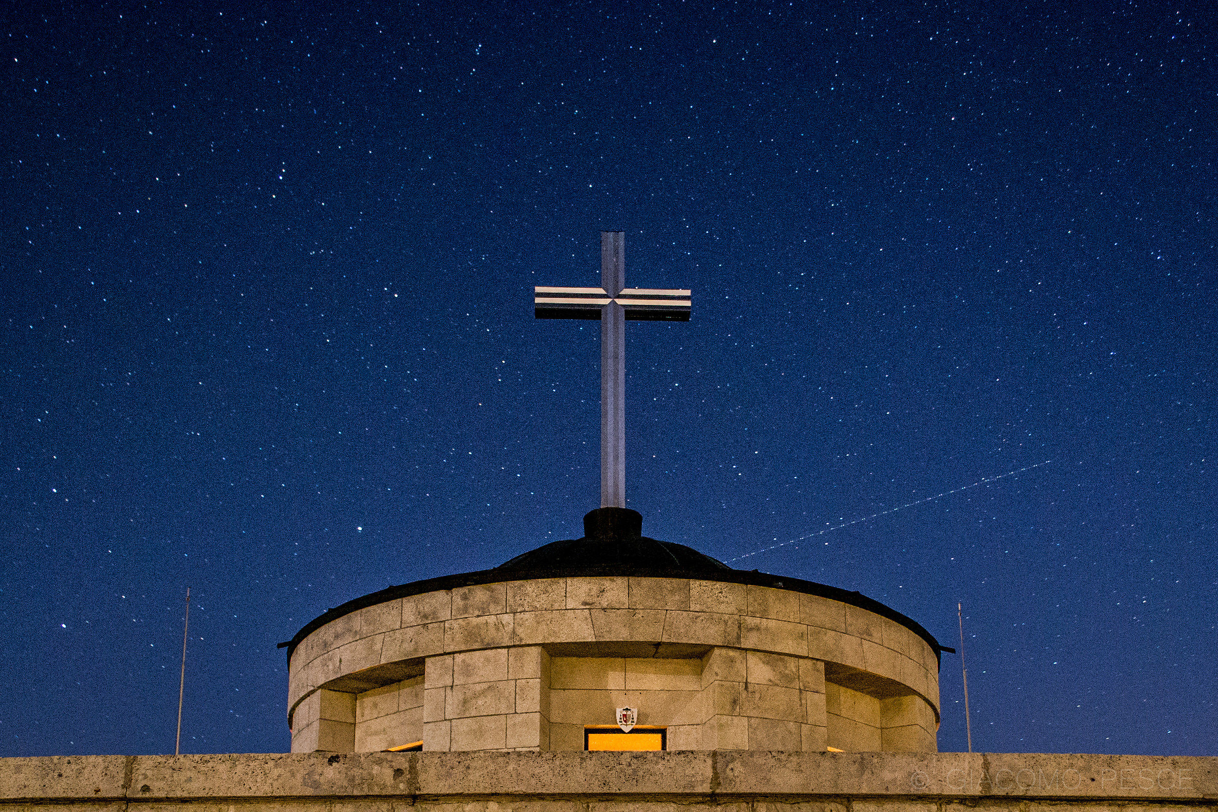 Santuario e cielo blu