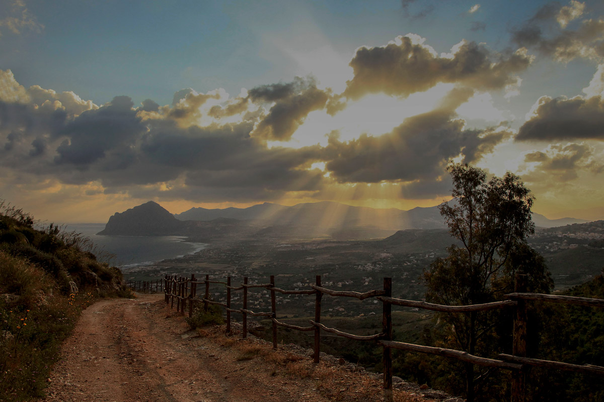 Erice (TP) with a view of Mount Hood