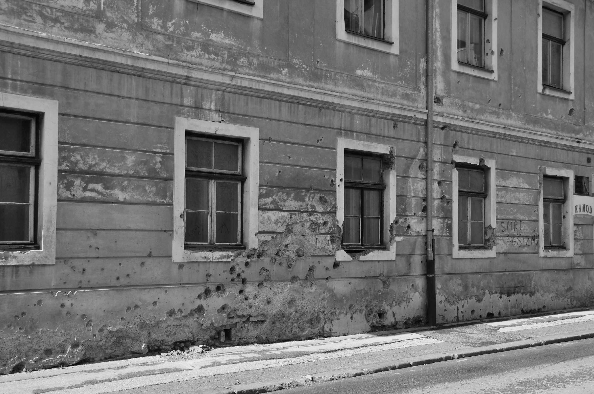 karlovac ...ancora i segni della guerra..