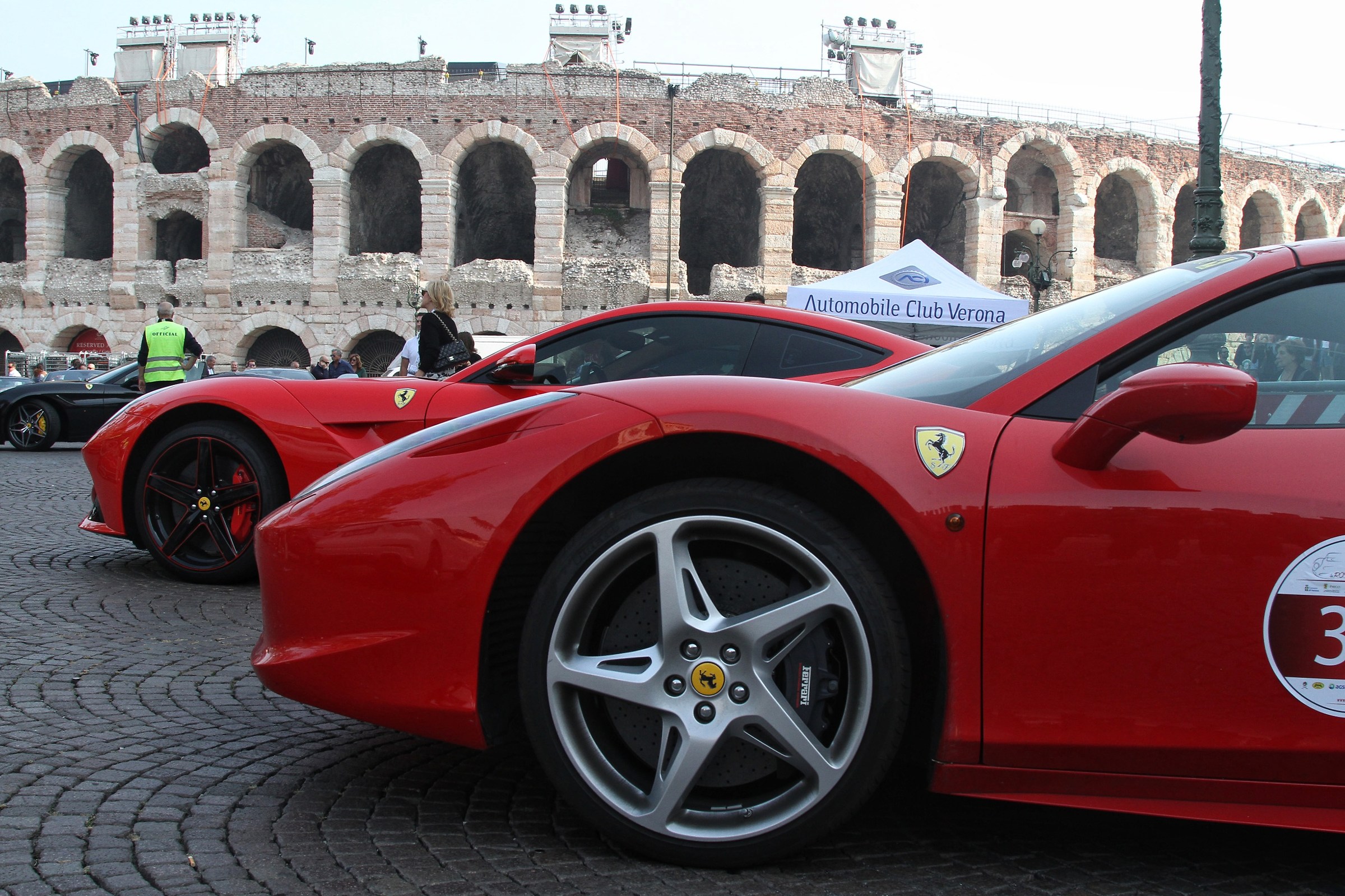Ferrari in piazza Brà