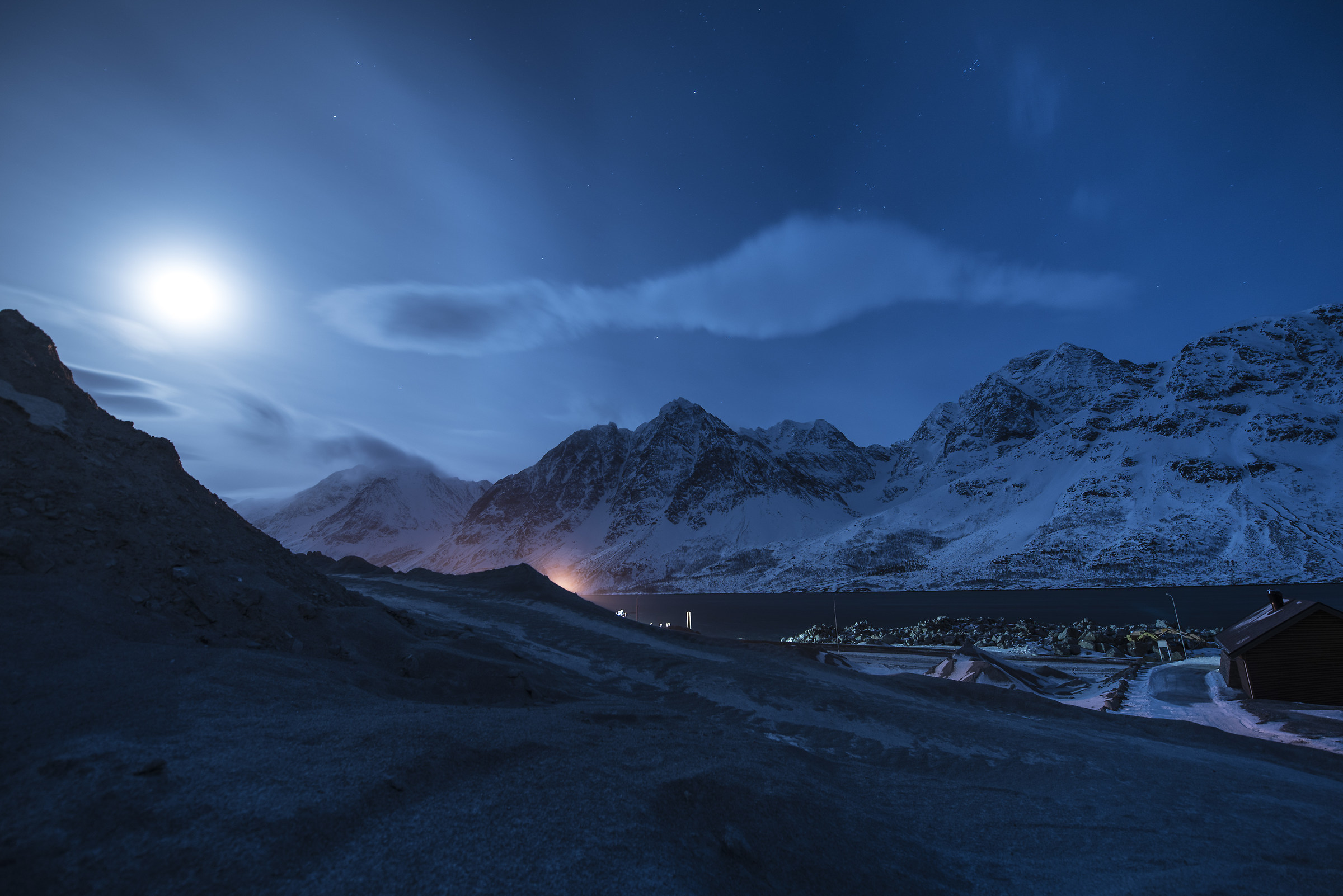 The Moon and the quarry