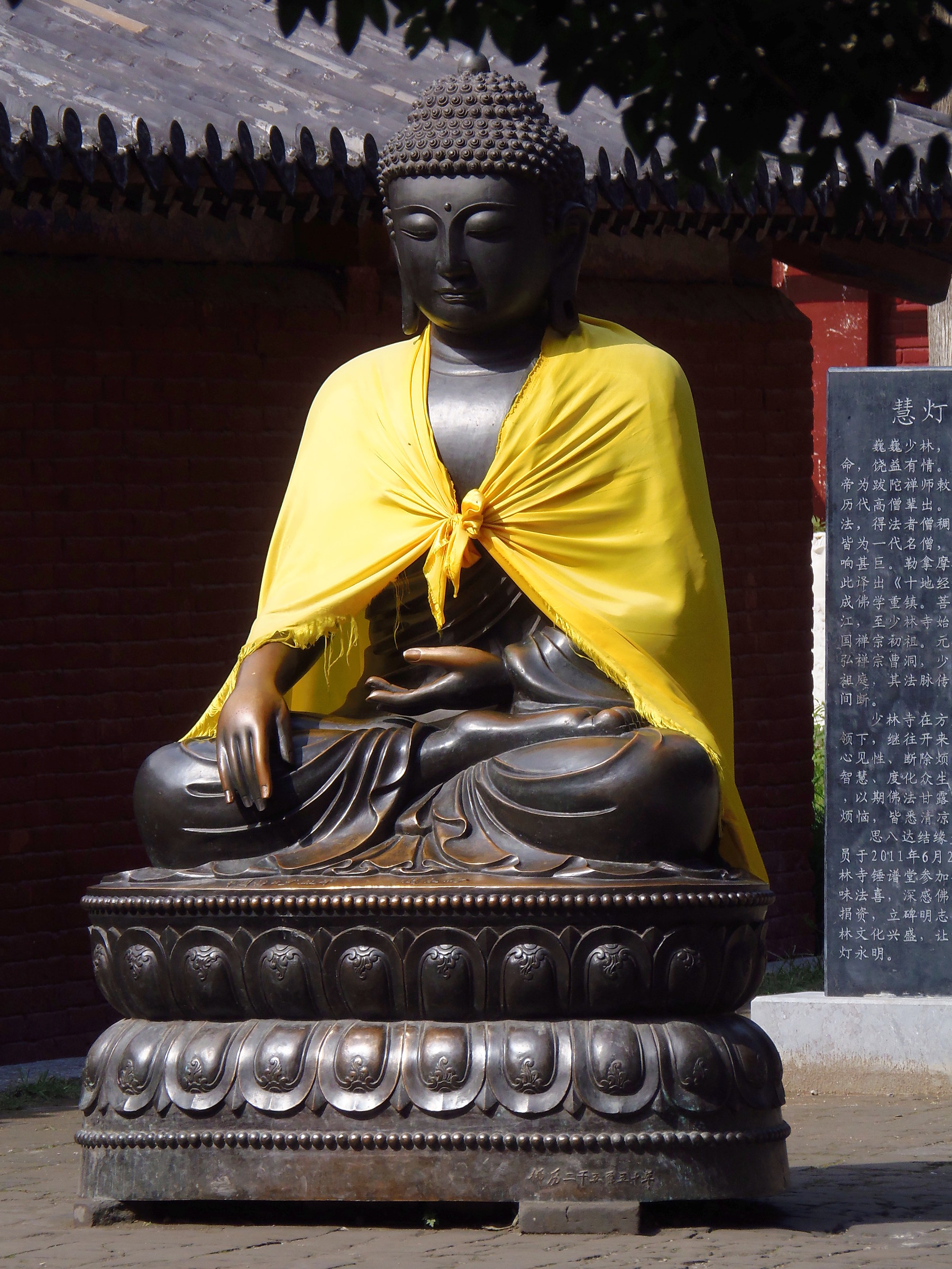 Statue to the Shaolin Temple