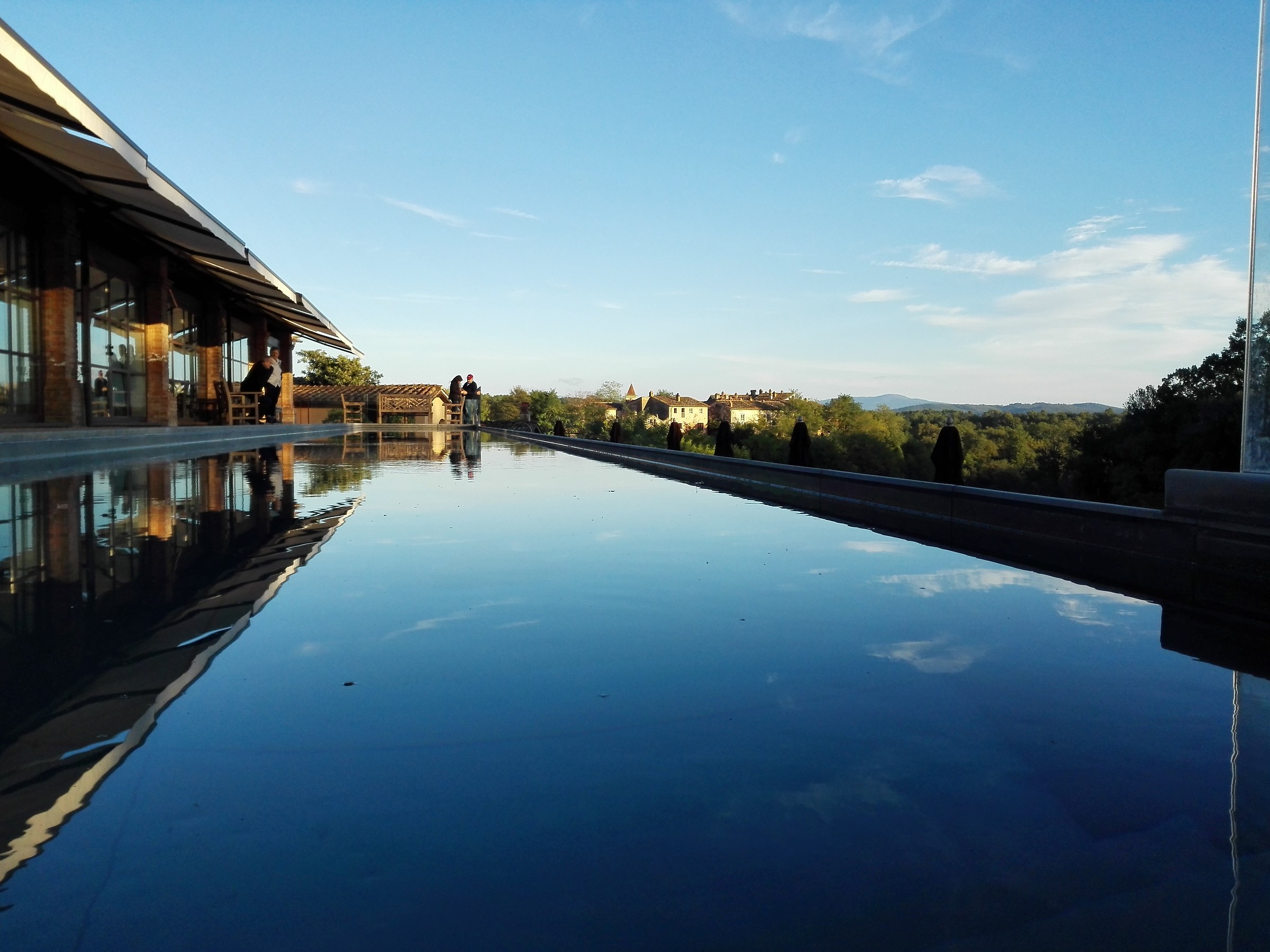 Riflessi da bordo piscina