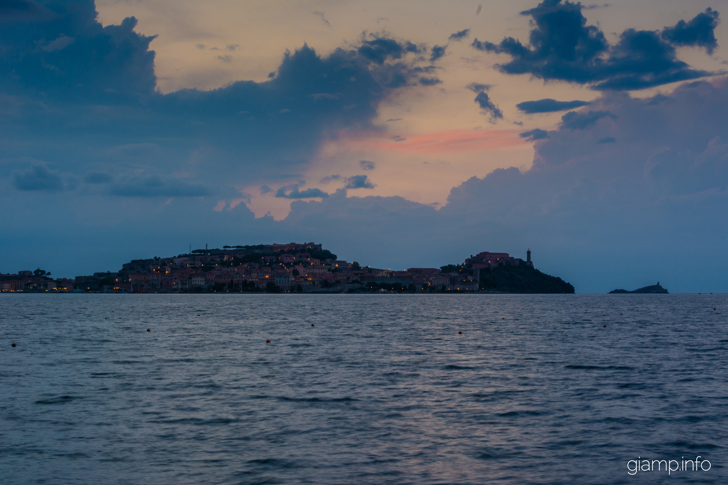 Porto Ferraio, tramonto prima del temporale