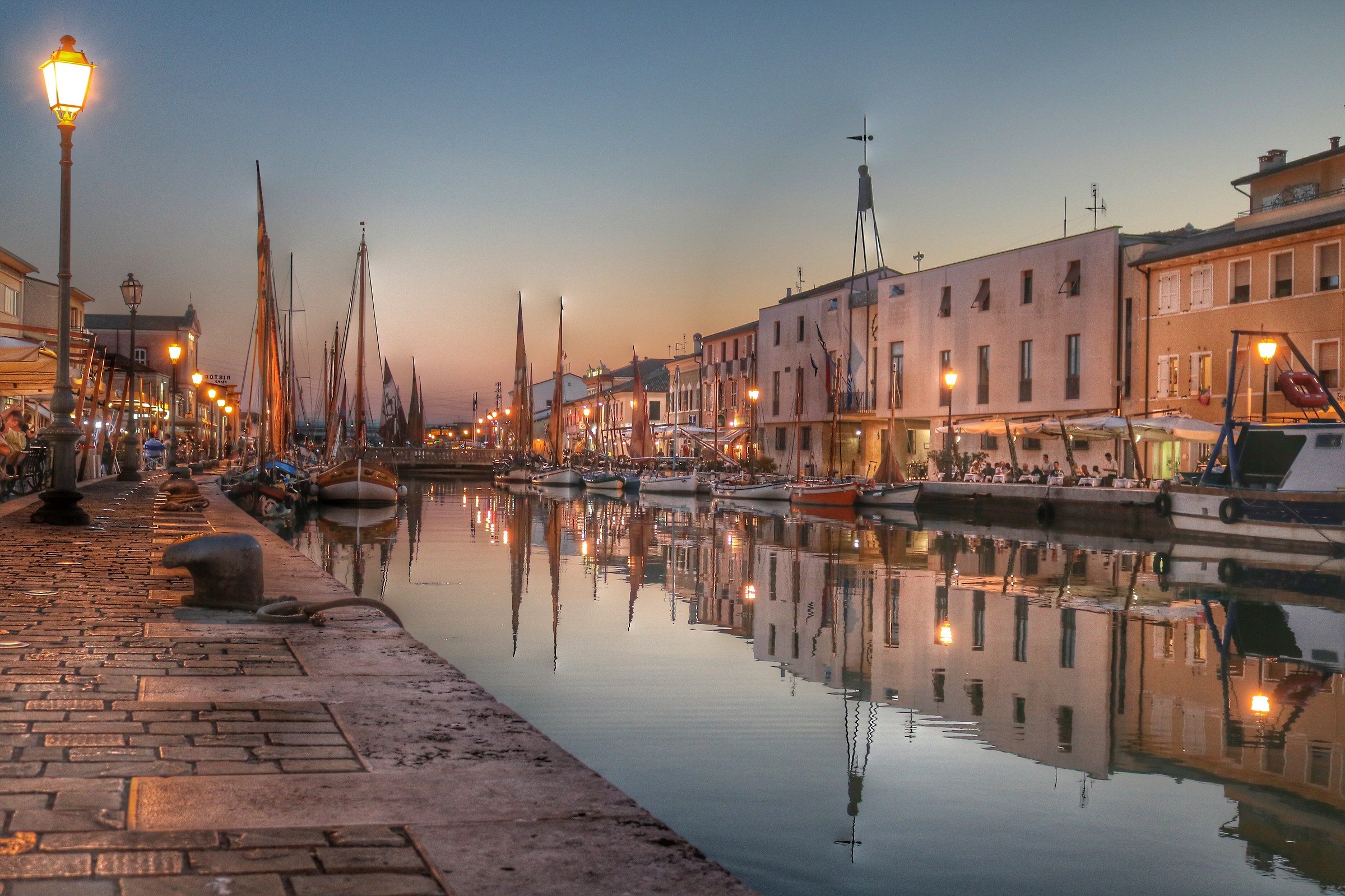 ..l'aperitivo viene fotografando..