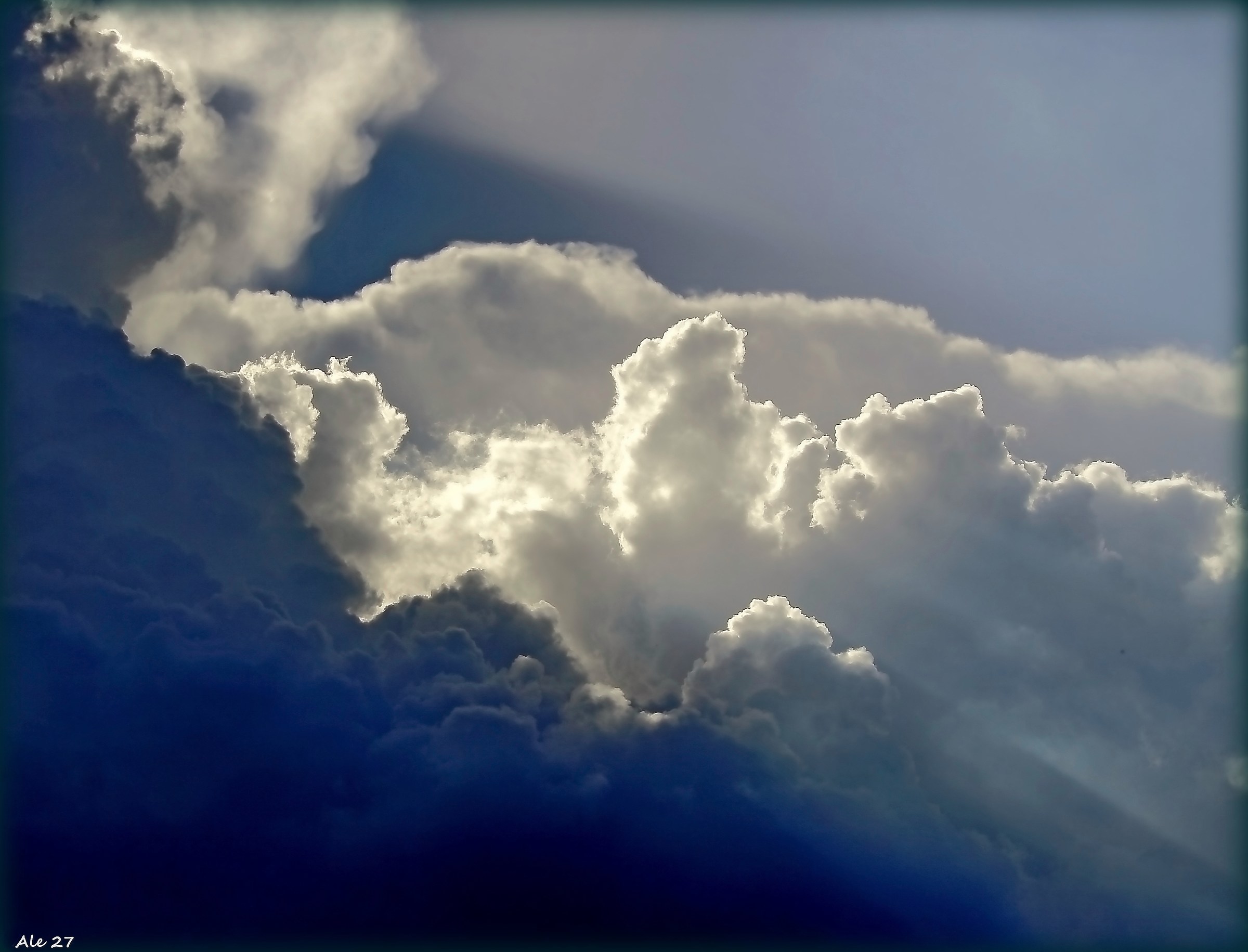 ... The sky is blue ... above the clouds ...