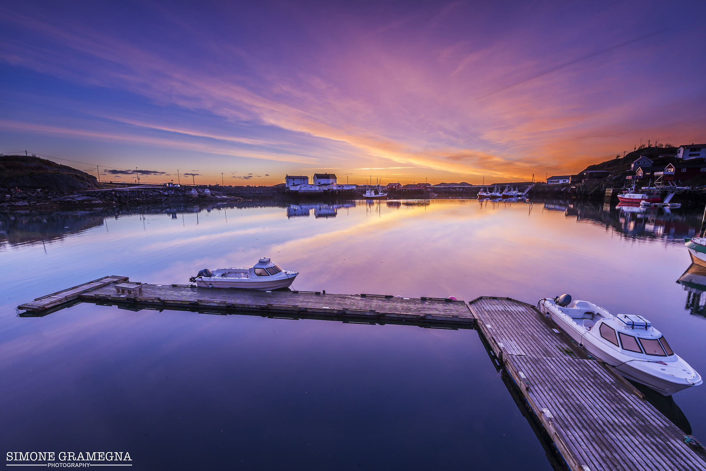 Eliassen Rorbuer all'alba