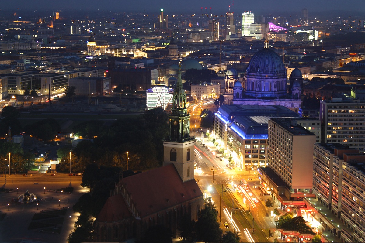 lights at night berlin