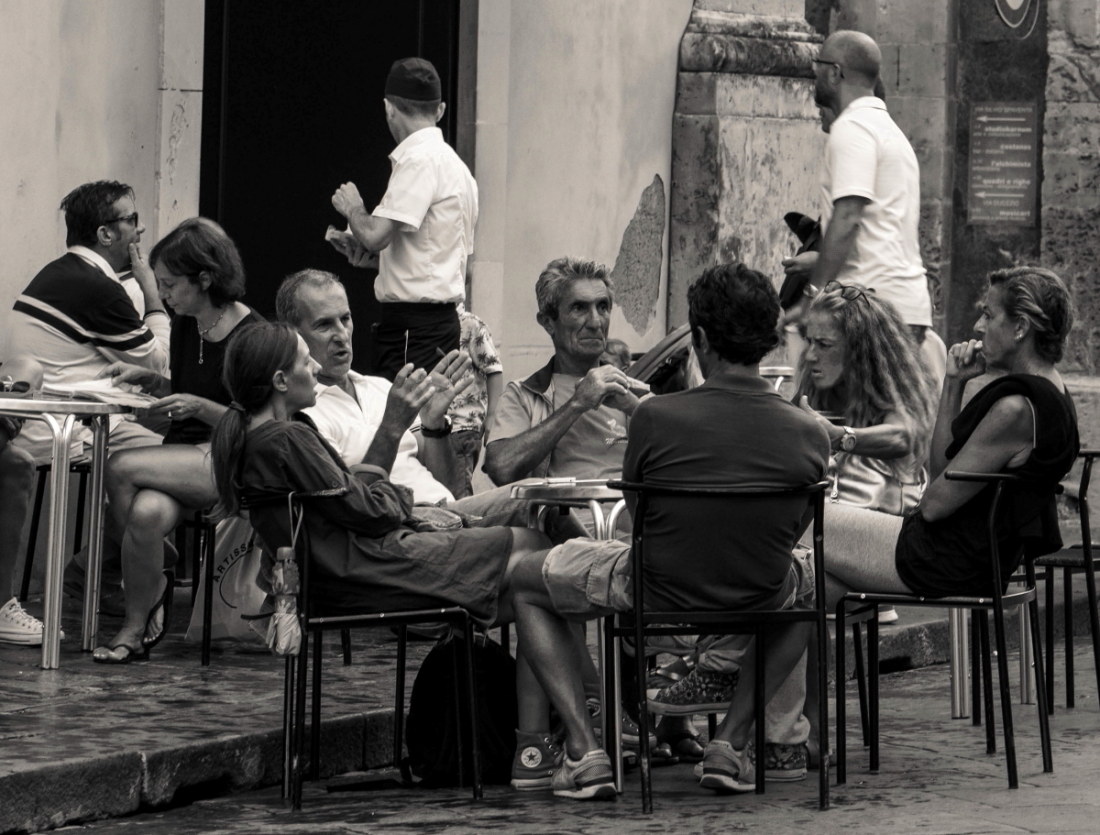 We were seven friends at the bar