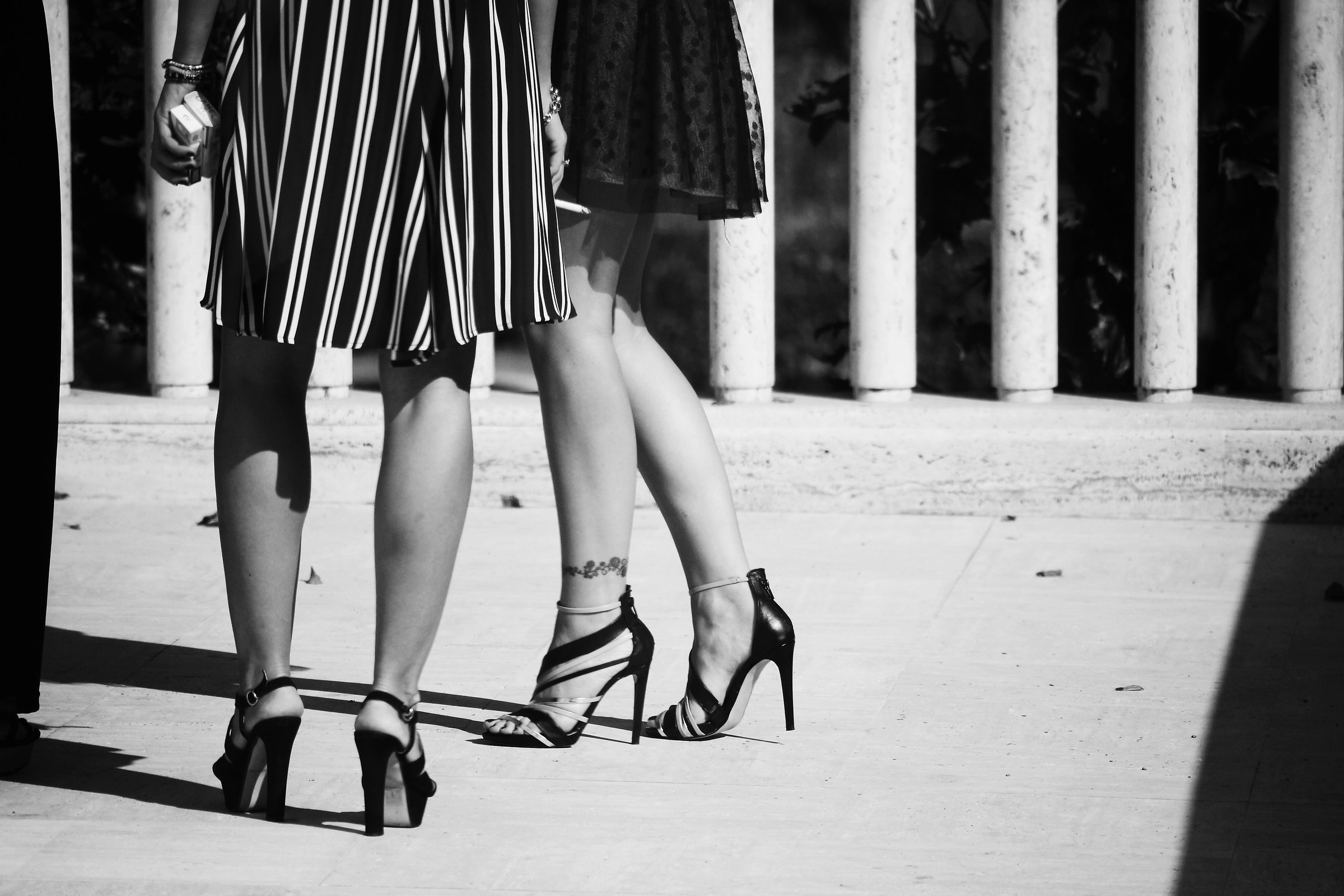 77 (Le gambe delle donne)