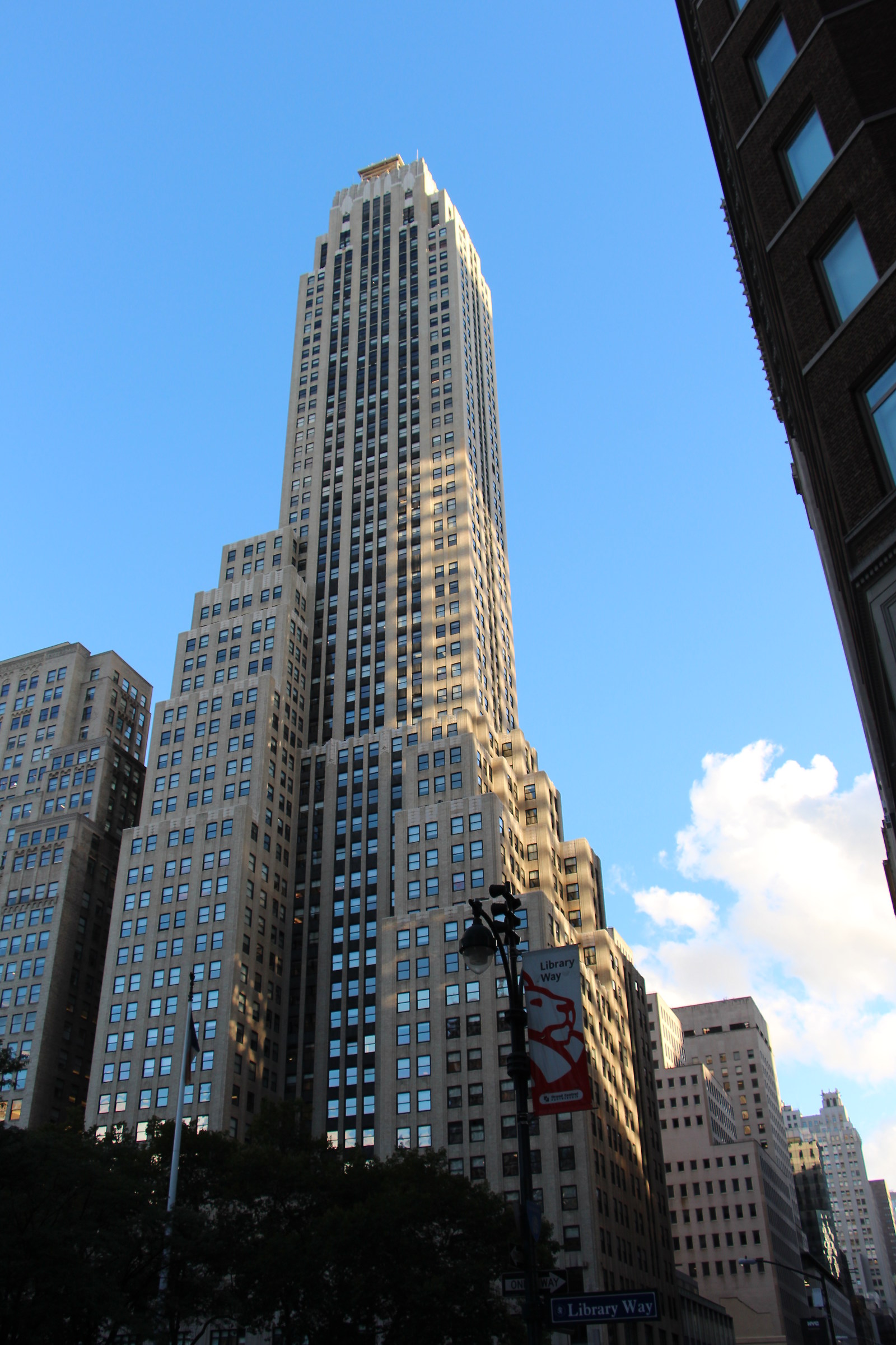 New York Vecchi grattacieli tra luce e ombra