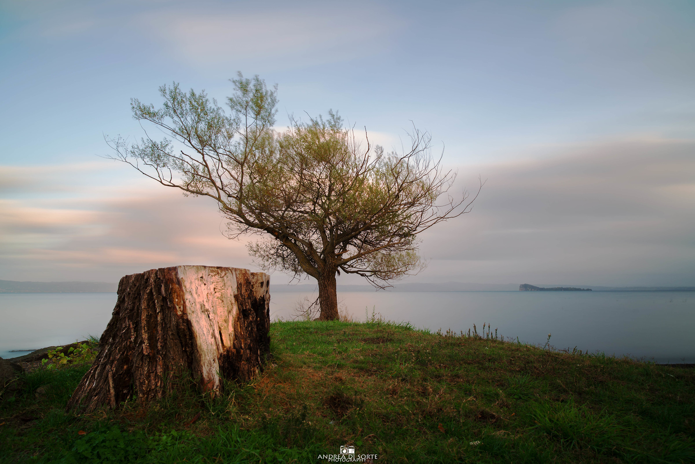 Il tramonto sul lago