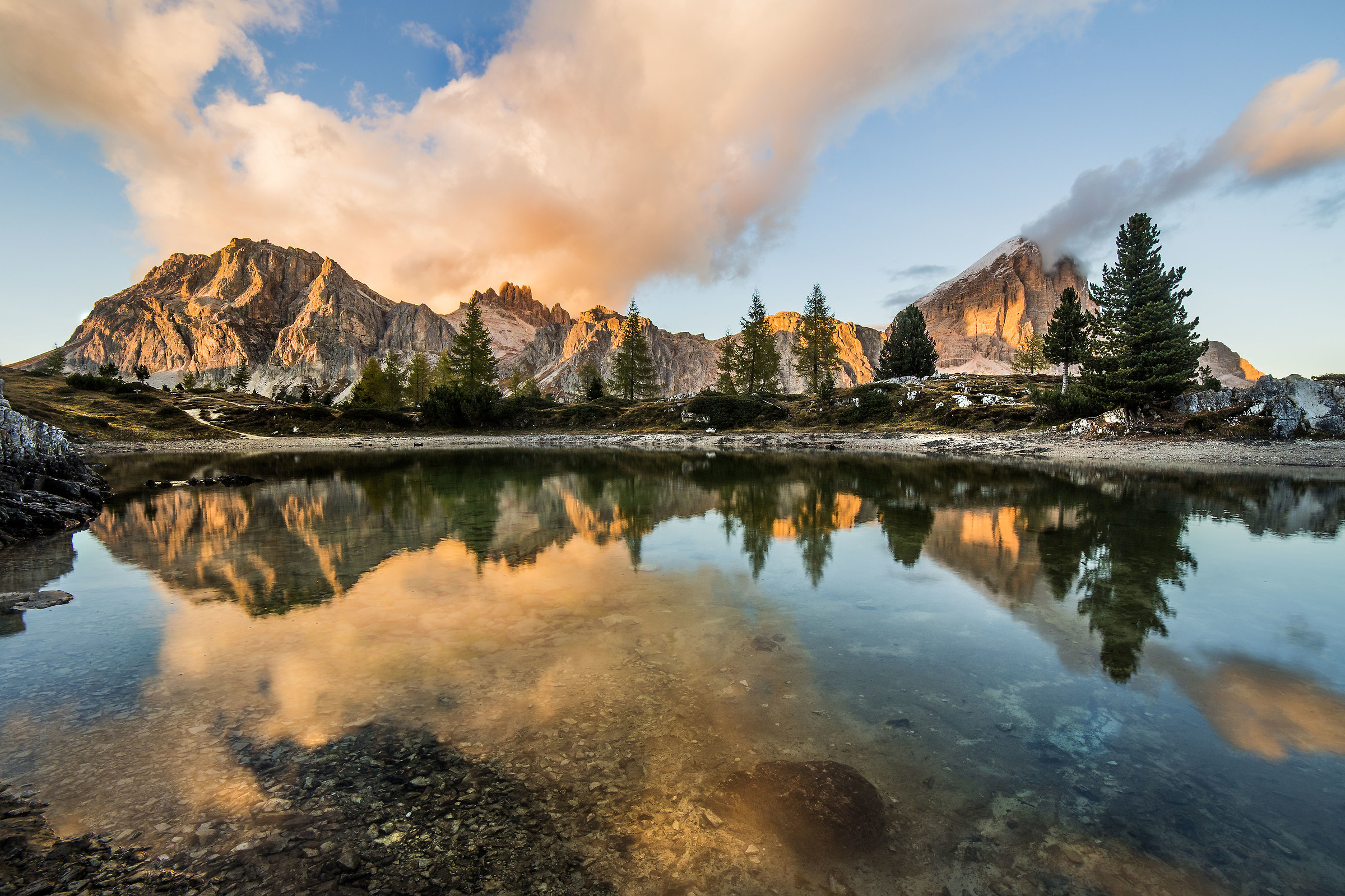 Last lights of Lake Limedes
