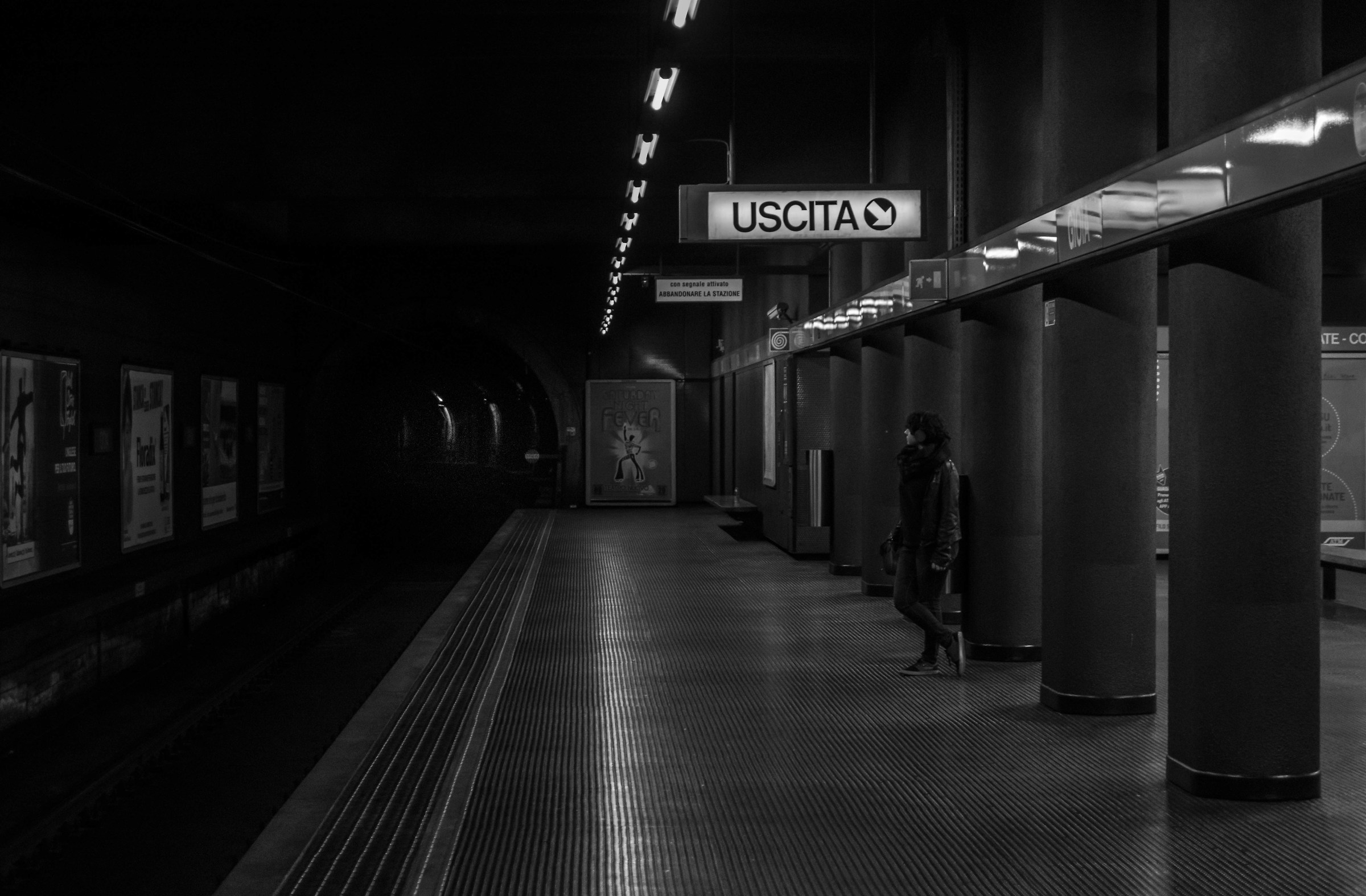 La ragazza solitaria