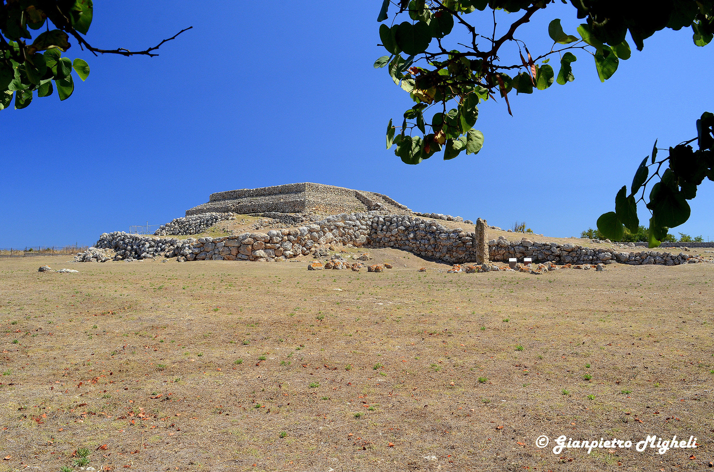 Altare preistorico di Monte d' Accoddi ( Sassari )