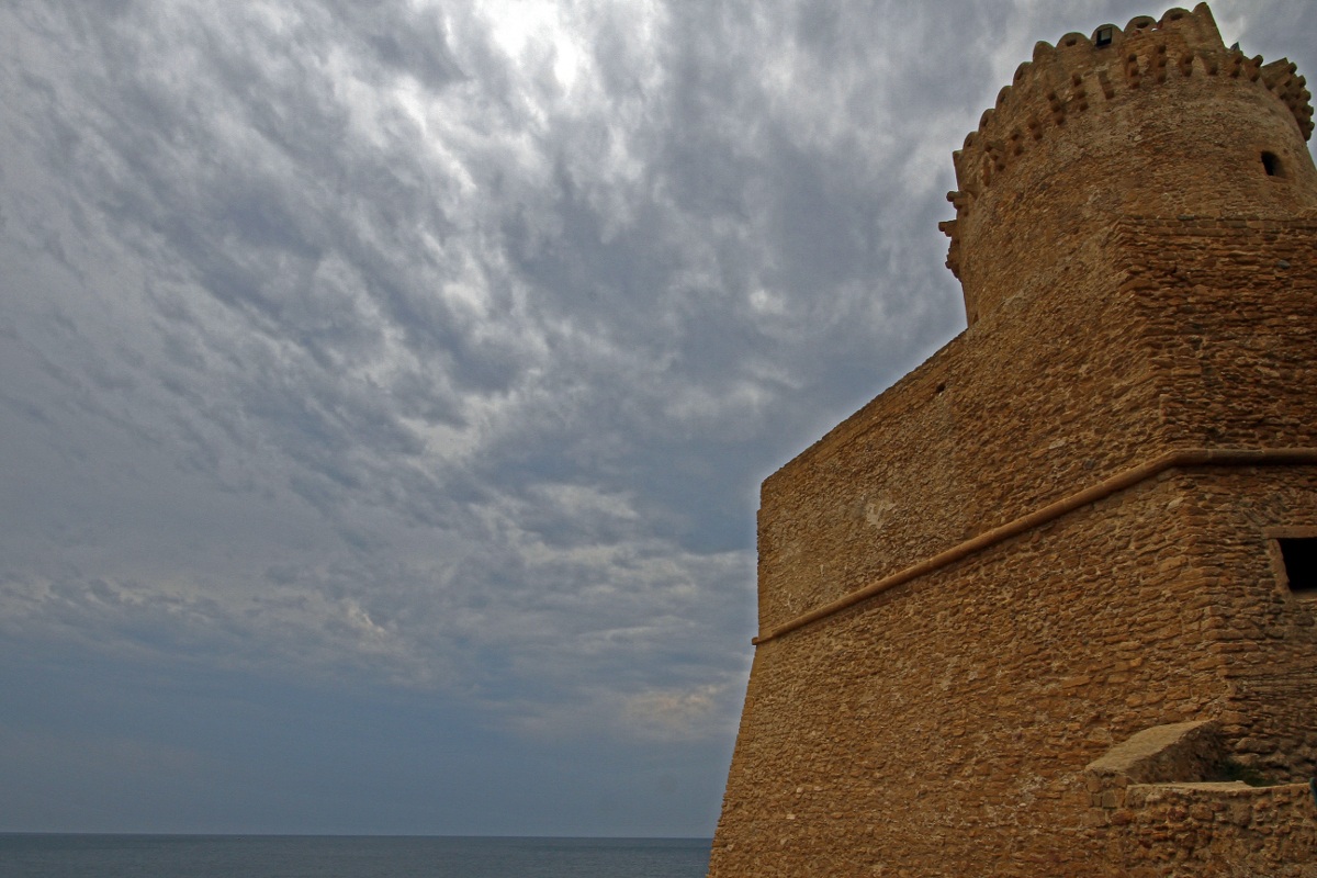 Clouds over Le Castella 2
