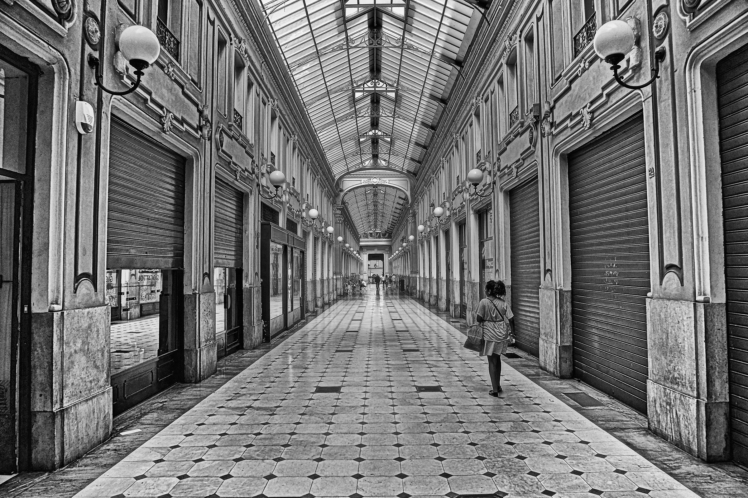 A walk in the gallery