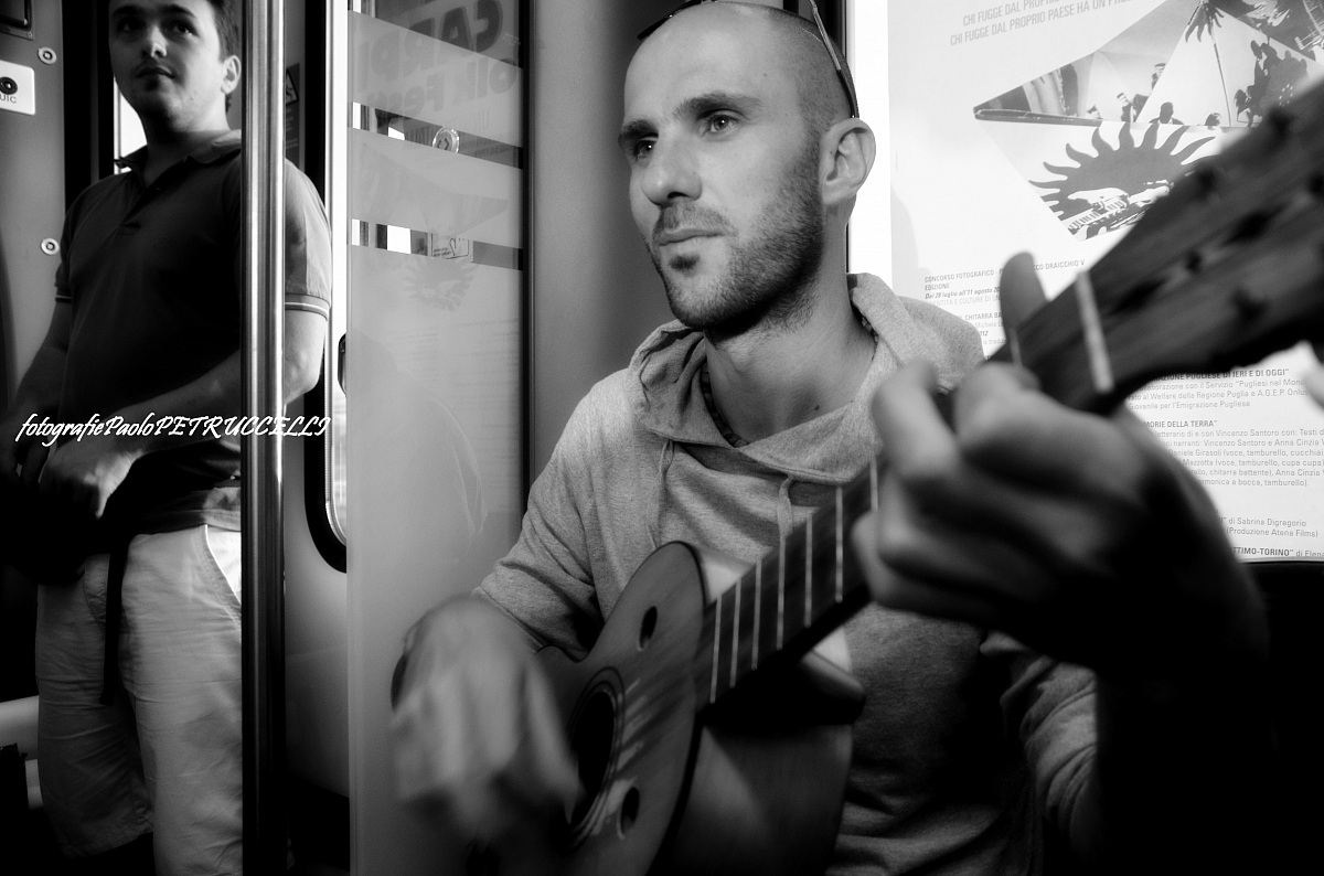 singing traveling tarantula Gargano hornbeam folk fest